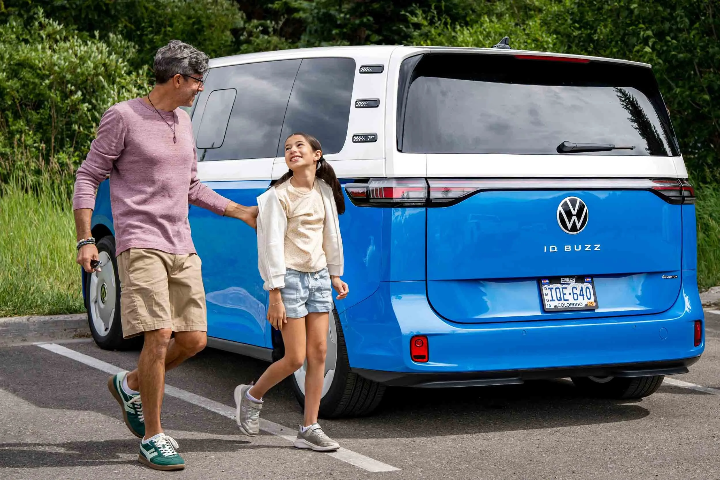 Man-and-Girl-Walking-From-Volkswagen-ID-Buzz.jpg