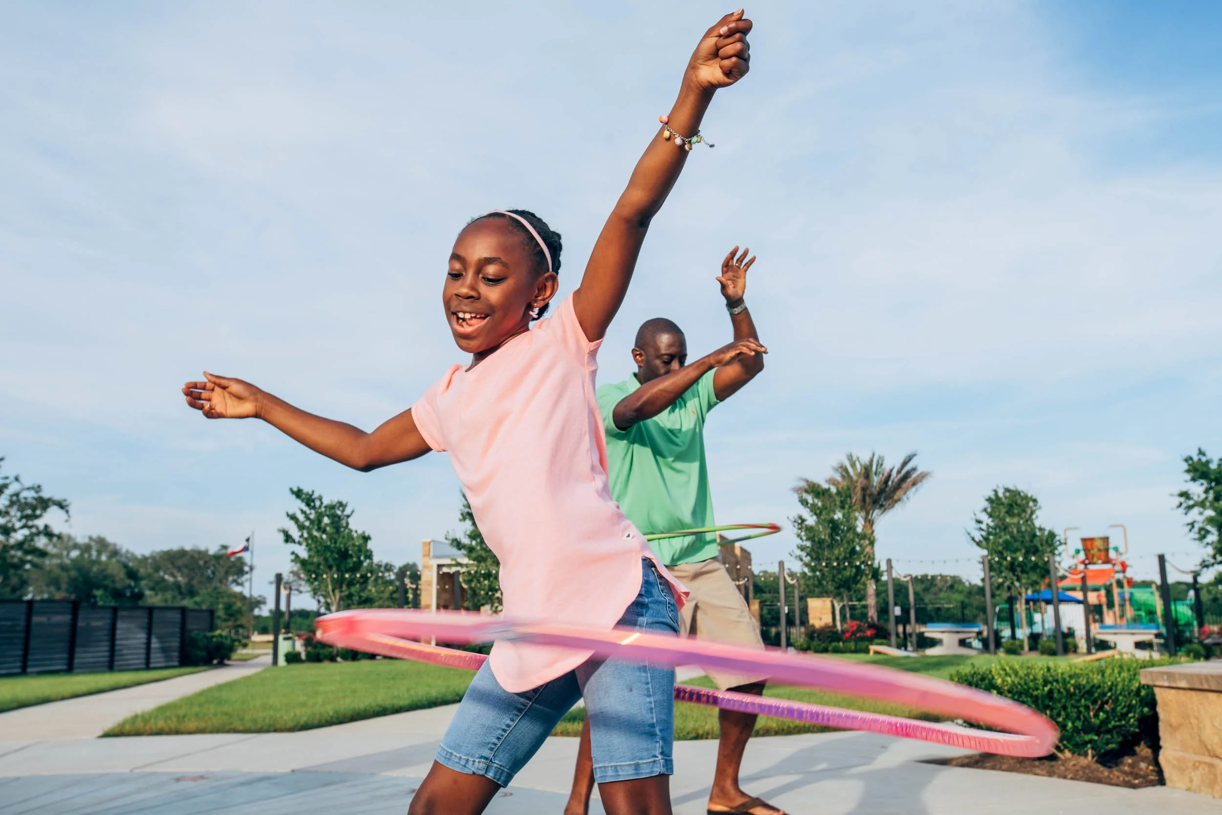 Dad-and-DaughterHula-Hooping-in-the-Park.jpg