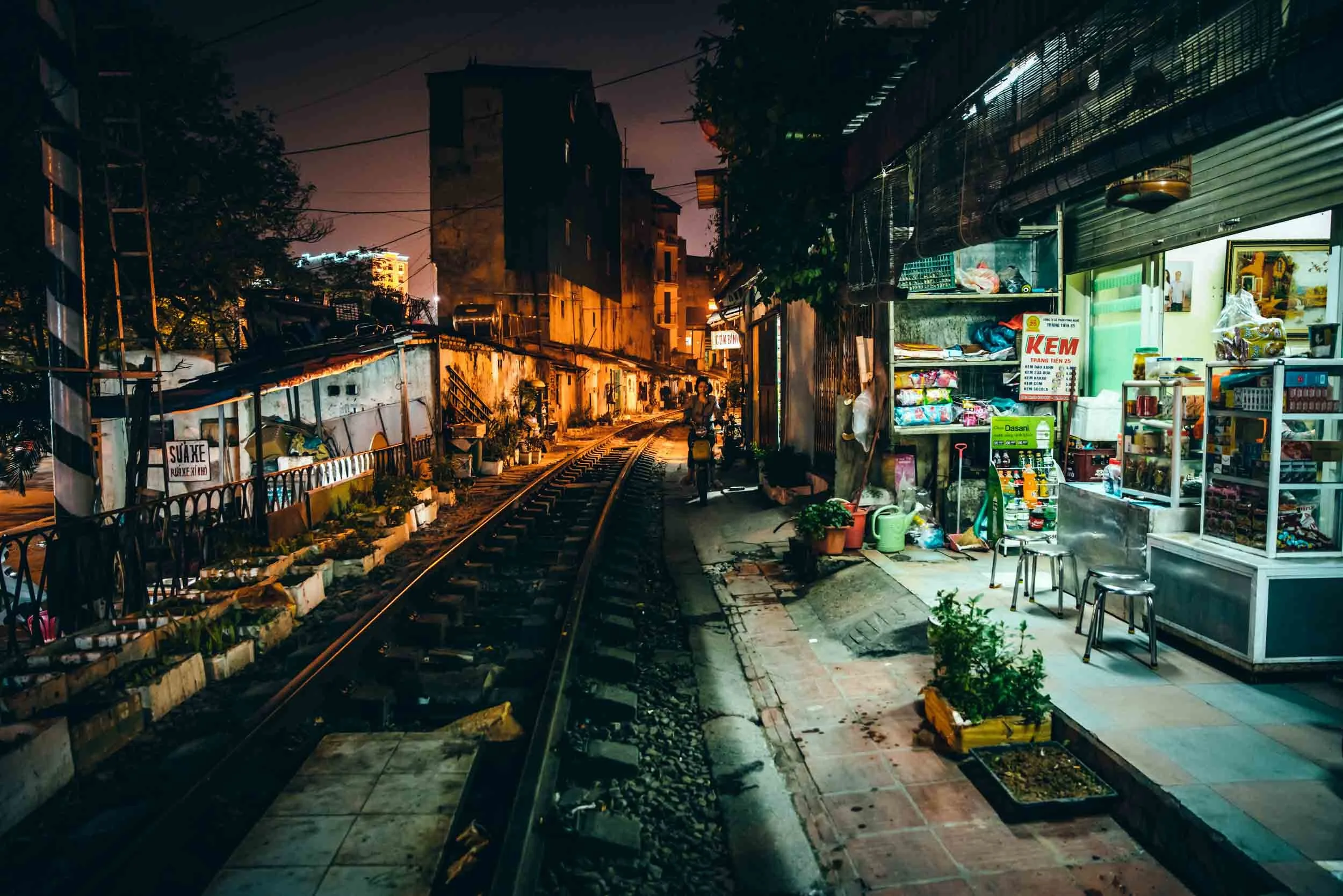 Hanoi-Vietnam-Railroad-Street-Market-Scene-at-Night.jpg