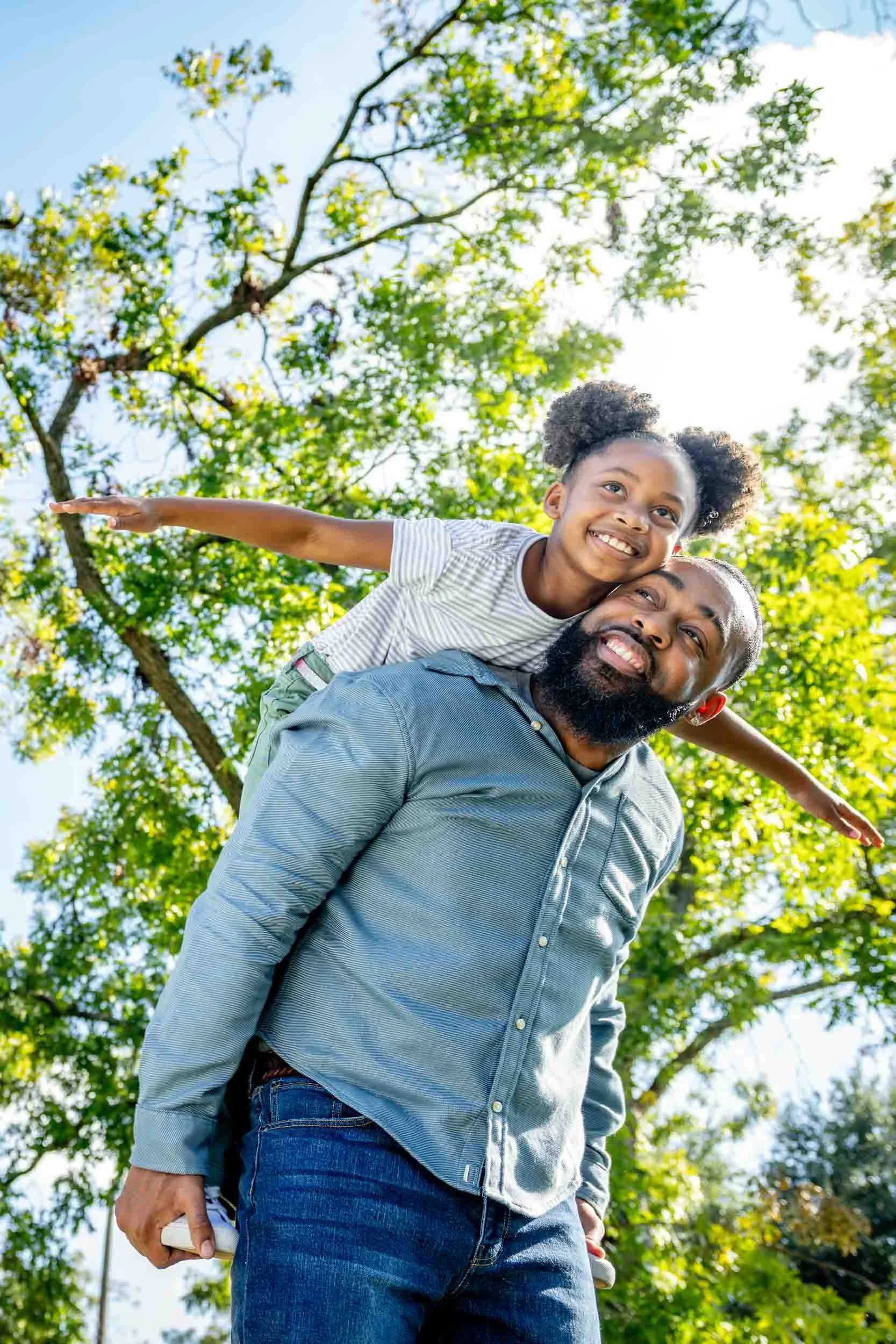 Dad-and-Daughter-Playing-in-Park.jpg
