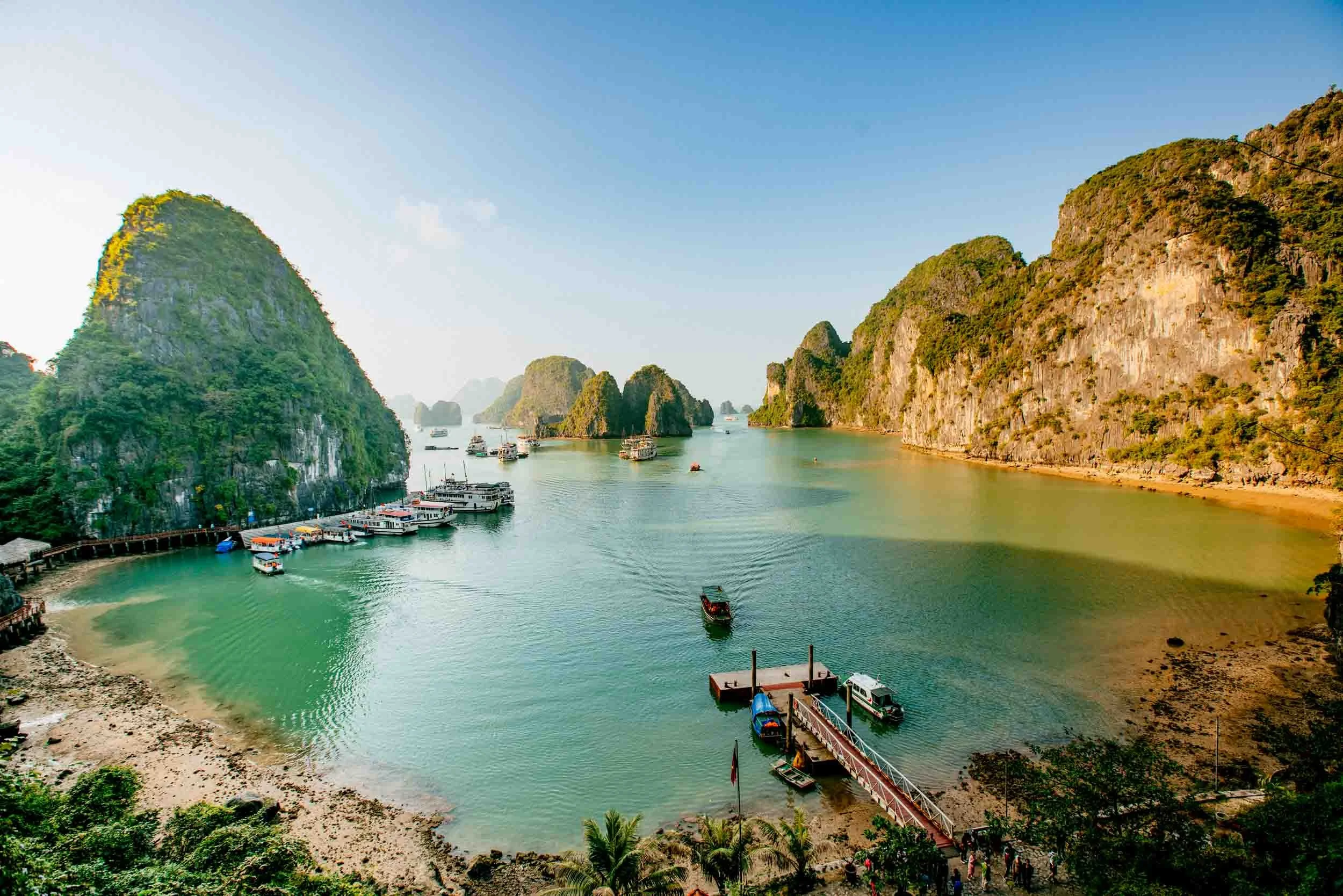 Ha-Long-Bay-Vietnam-Scenery.jpg
