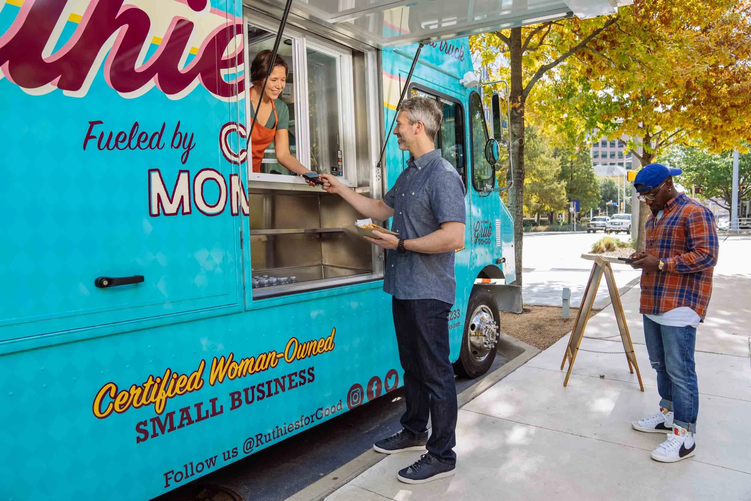 Mobile-Payment-at-Food-Truck.jpg