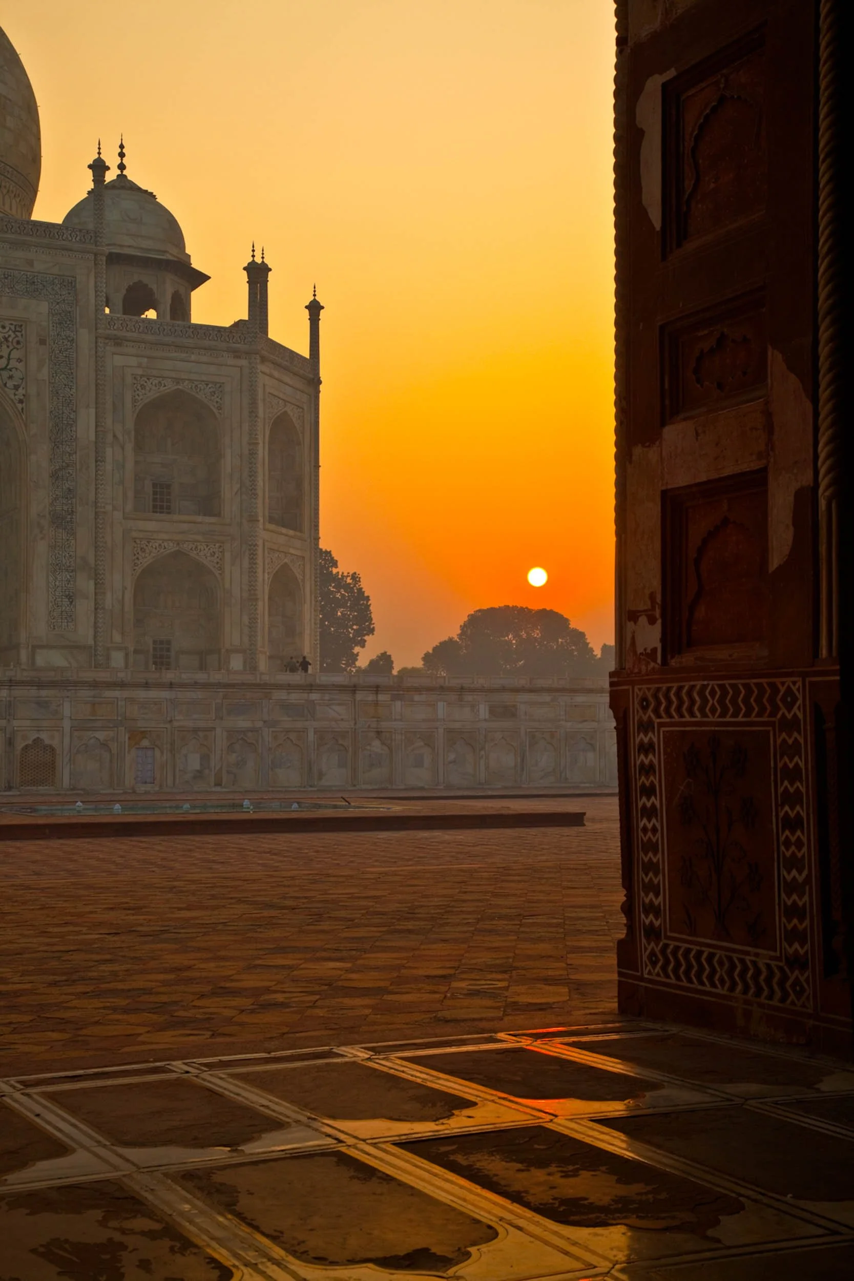 Taj-Mahal-at Sunrise.jpg