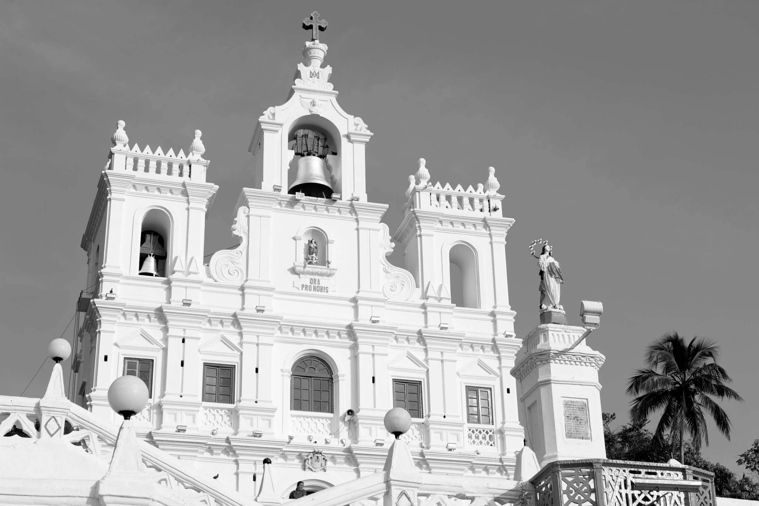Church-in-Goa-in-Black-and-White.jpg