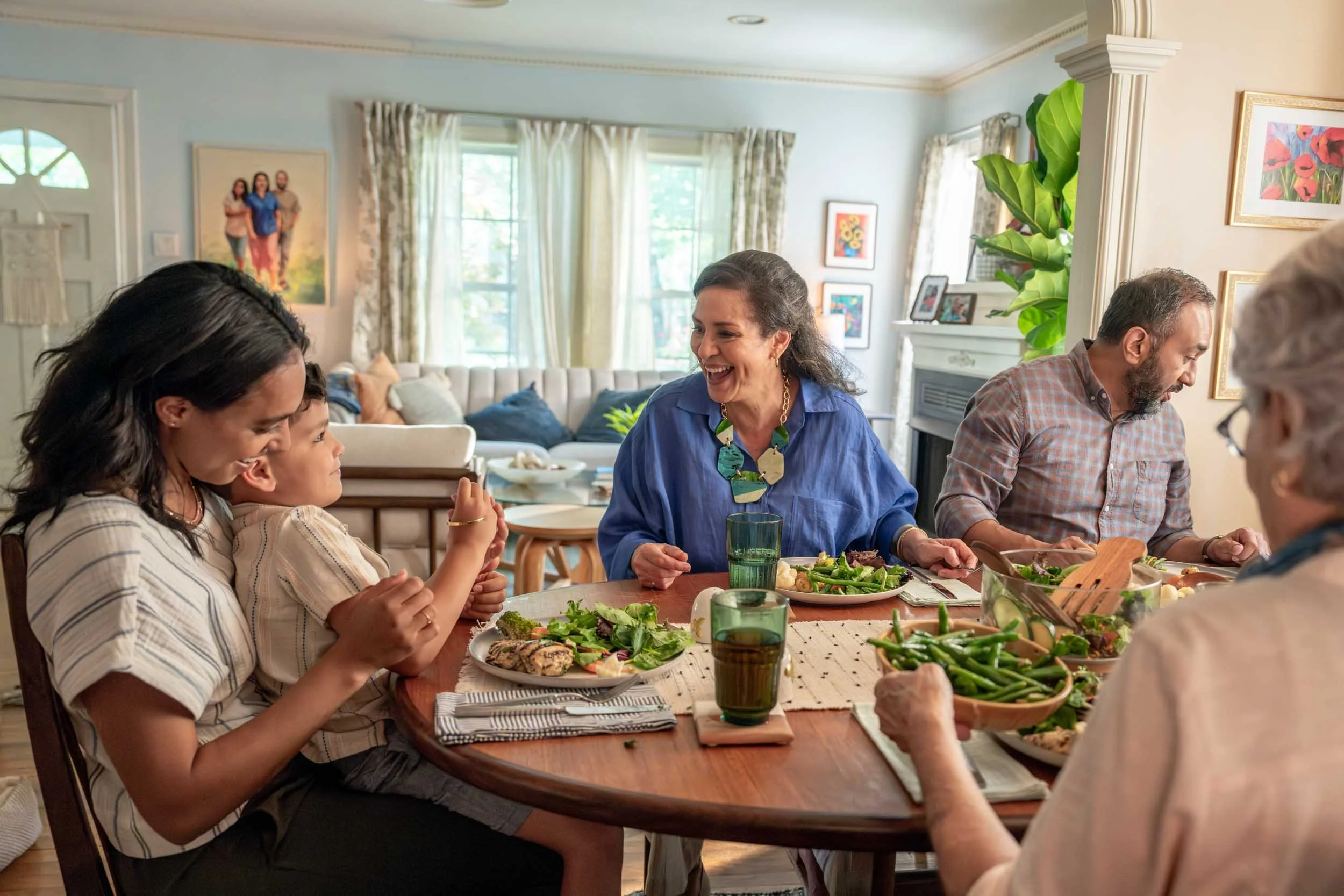 Multigenerational-Family-Dining-Together.jpg