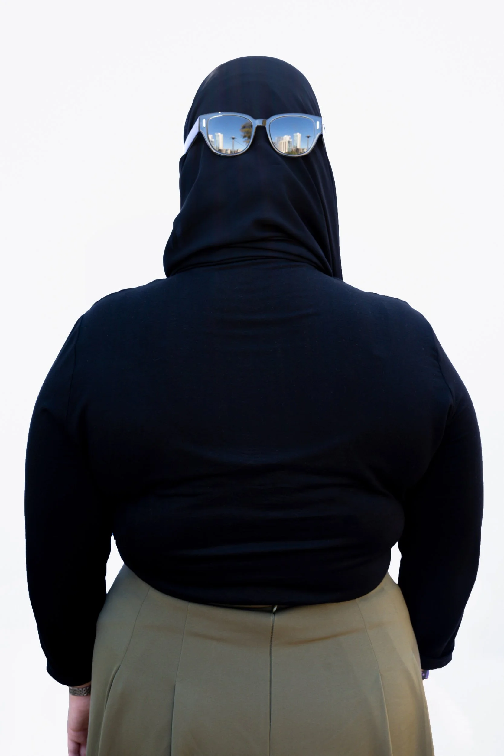 Reflected-Skyline-Sunglasses-and-Burkha_Sawsan.jpg