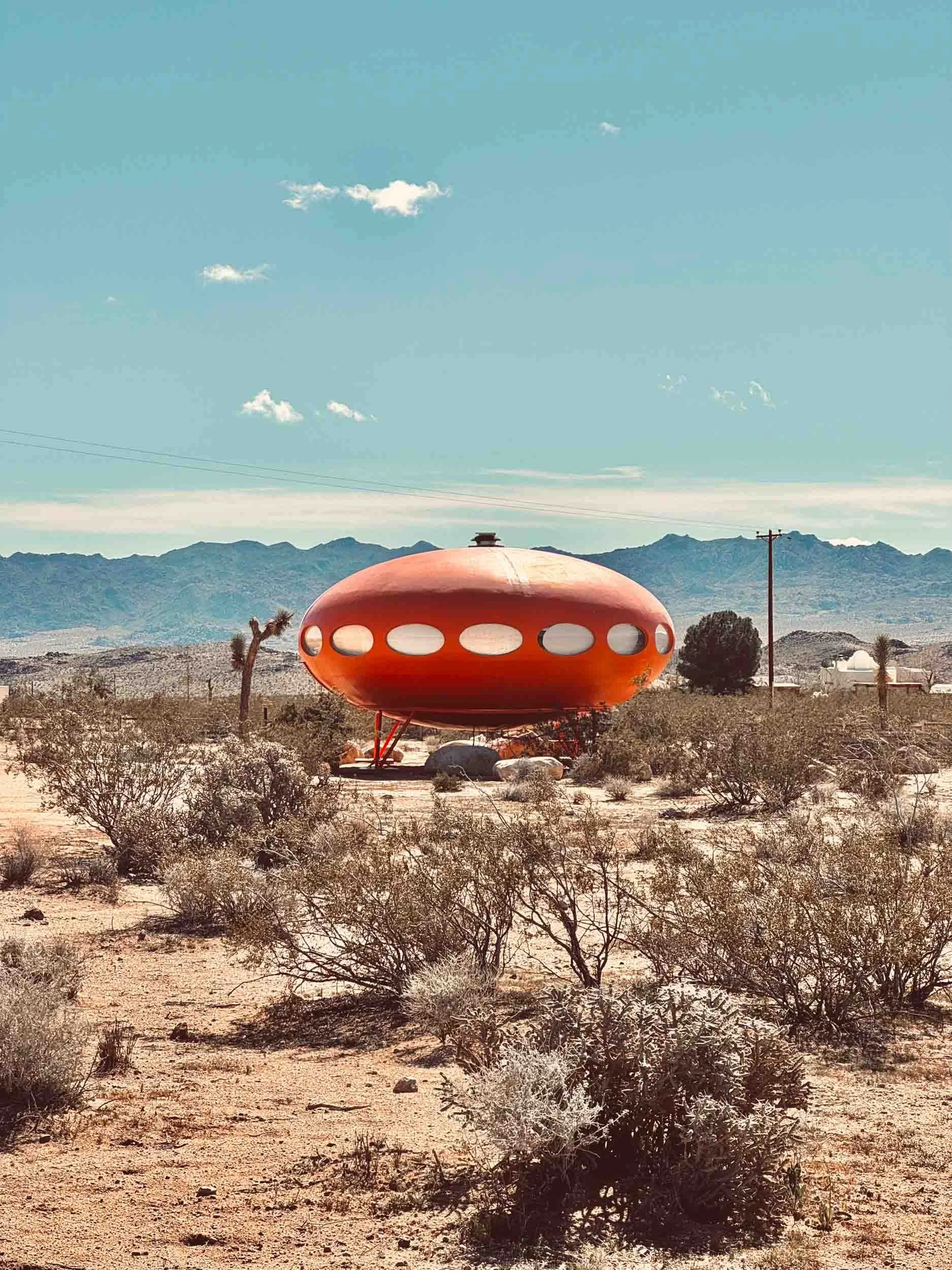 Futuro-House-in-California-Desert.jpg