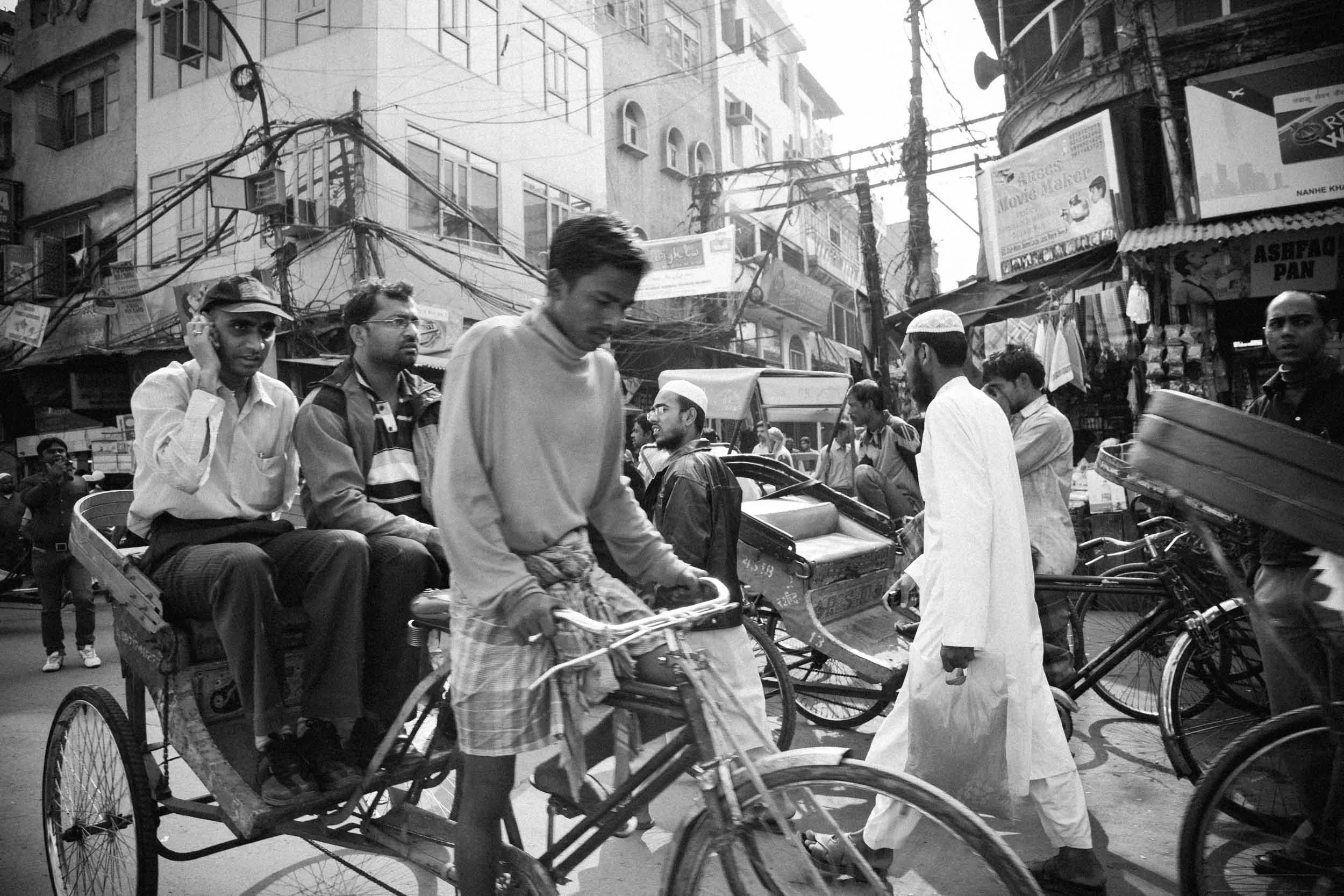 Bustling-New-Delhi-Street-Scene.jpg