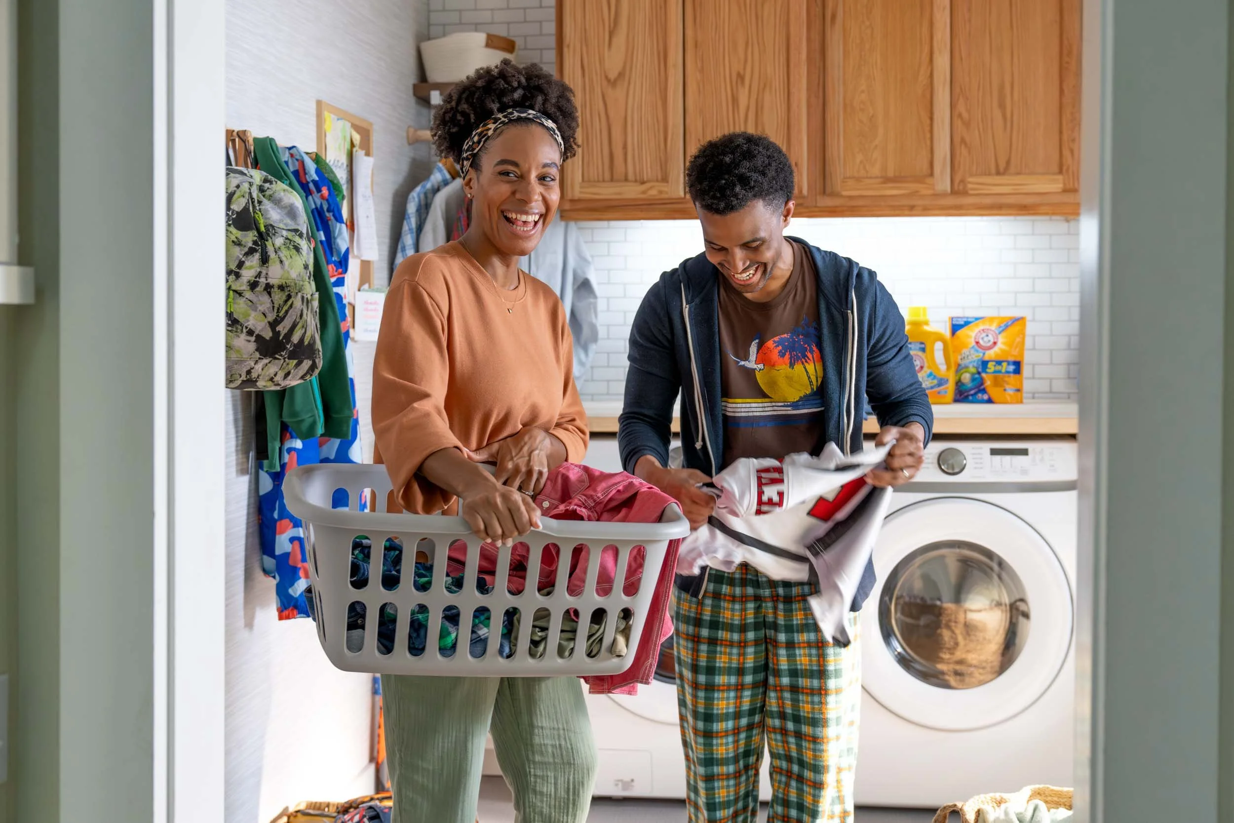 Couple-Doing-Laundry-Together.jpg