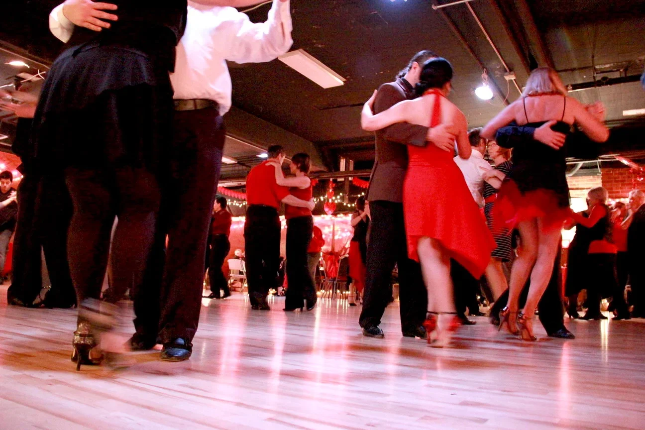 Oranssi carpenter using bench saw