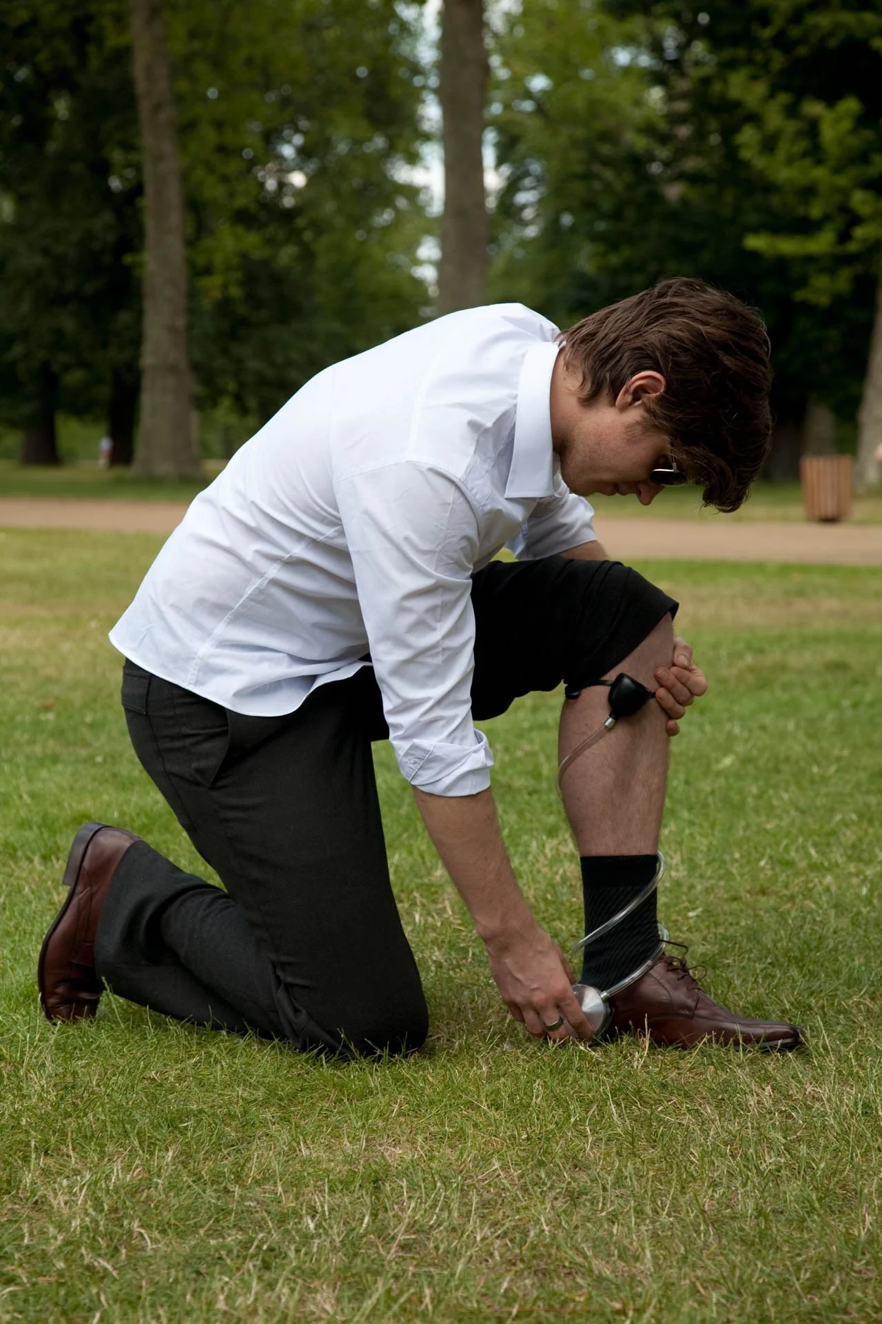 The "Precision Bombing Device II", aka 'the shoe,' allows the user to plant a seed every 20 steps. The seed bullets are held in a small reservoir that attaches to the leg, feeding the bullets through a tube to a rotating cartridge. This piece allows 