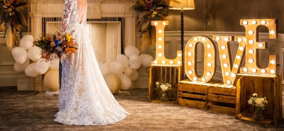 Bespoke bridal flowers for weddings and any occasions. Make your day extra special with personalised gifts