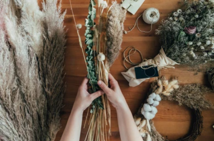 Handmade floral arrangements | wedding flowers | Dried flowers for all occasions