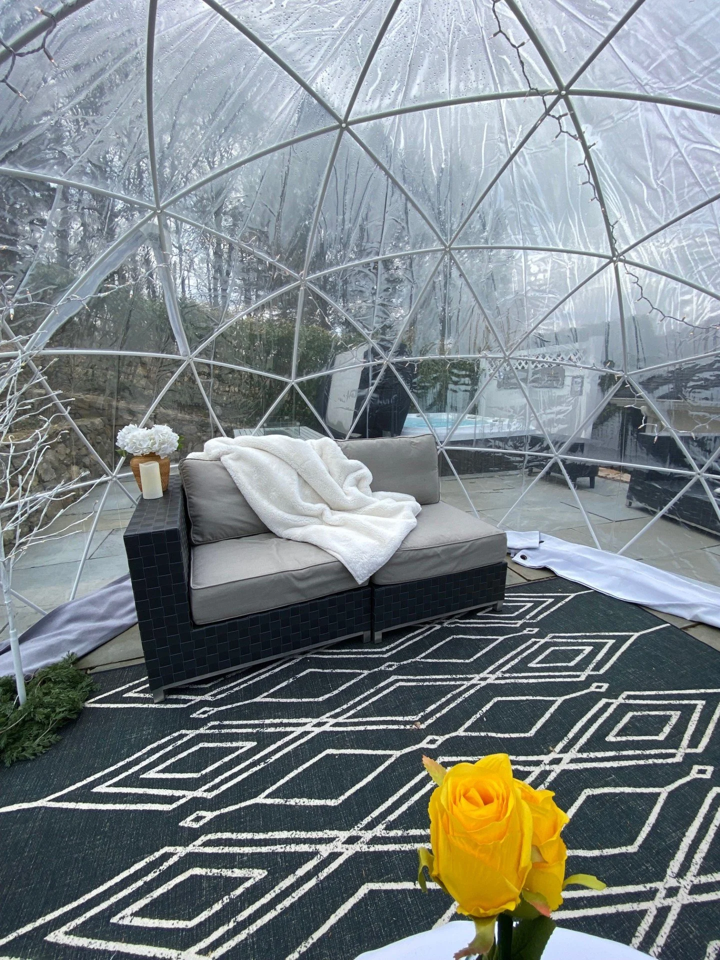 igloo and hot tub .jpg