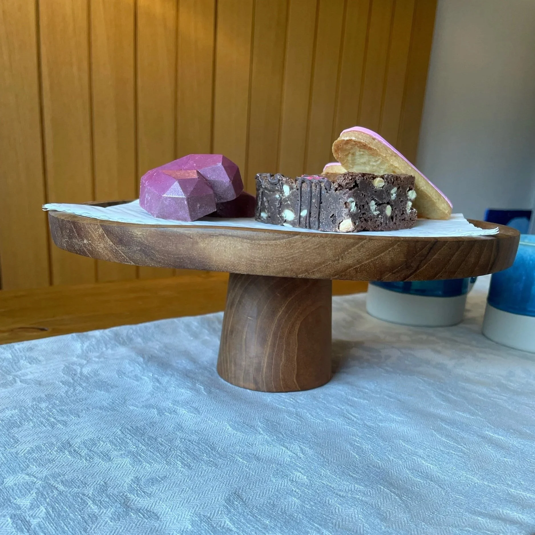 From Waste to Wonder: The Sustainable Beauty of Teak Root Cake Stands