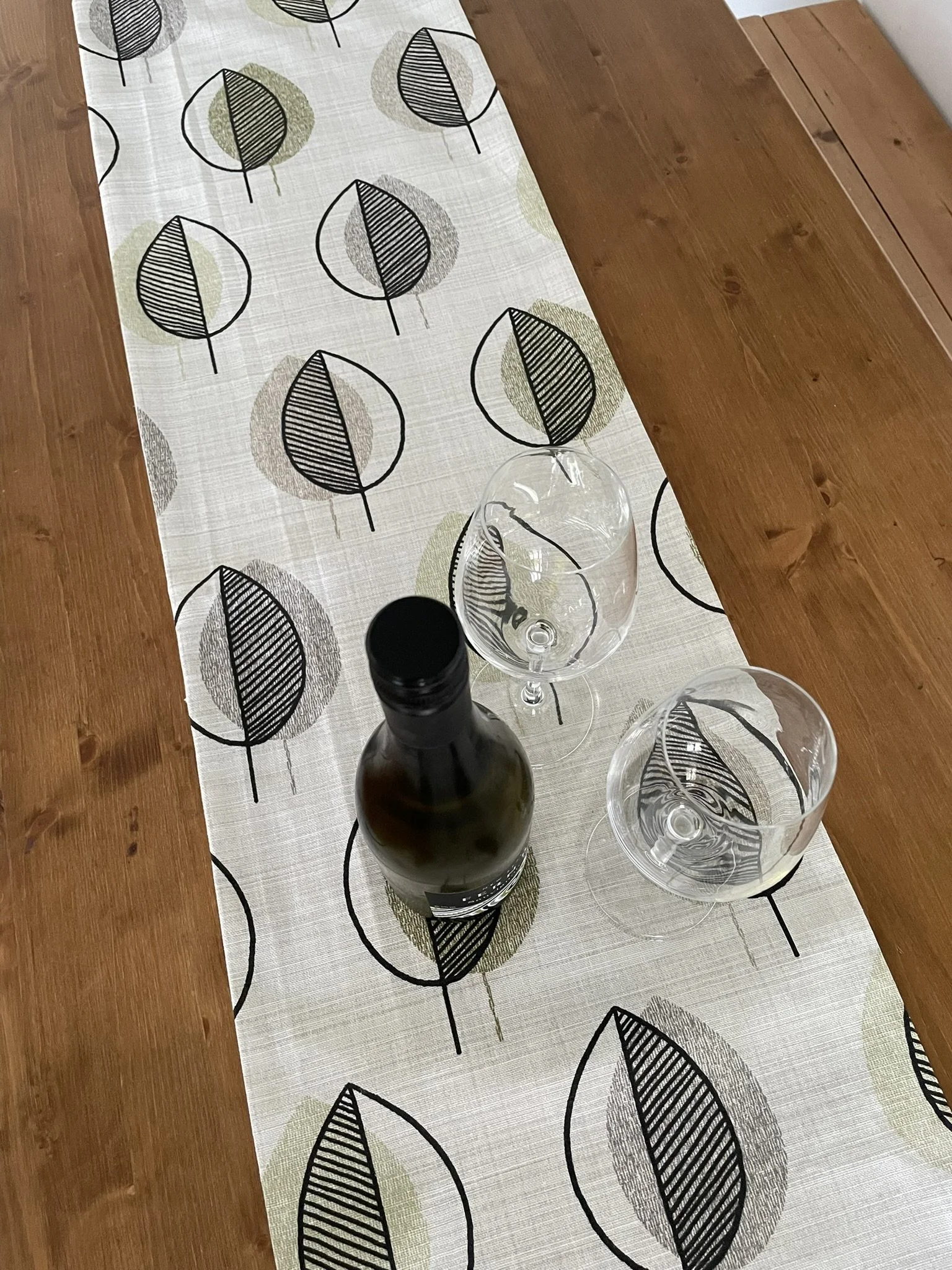 Green & grey leaf table runner