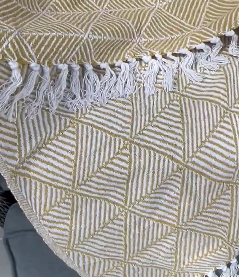 yellow blanket zoom.png