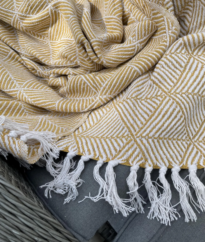 mustard blanket 2.png