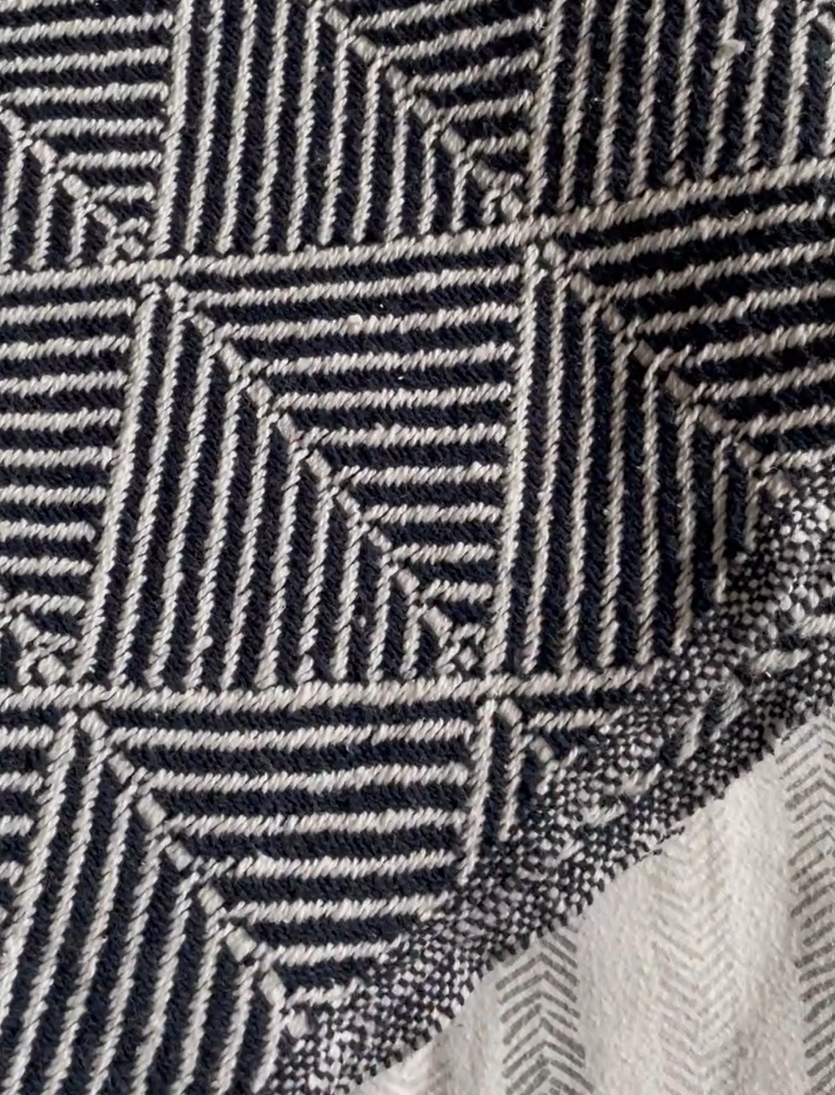 navy triangle zoom 2.png