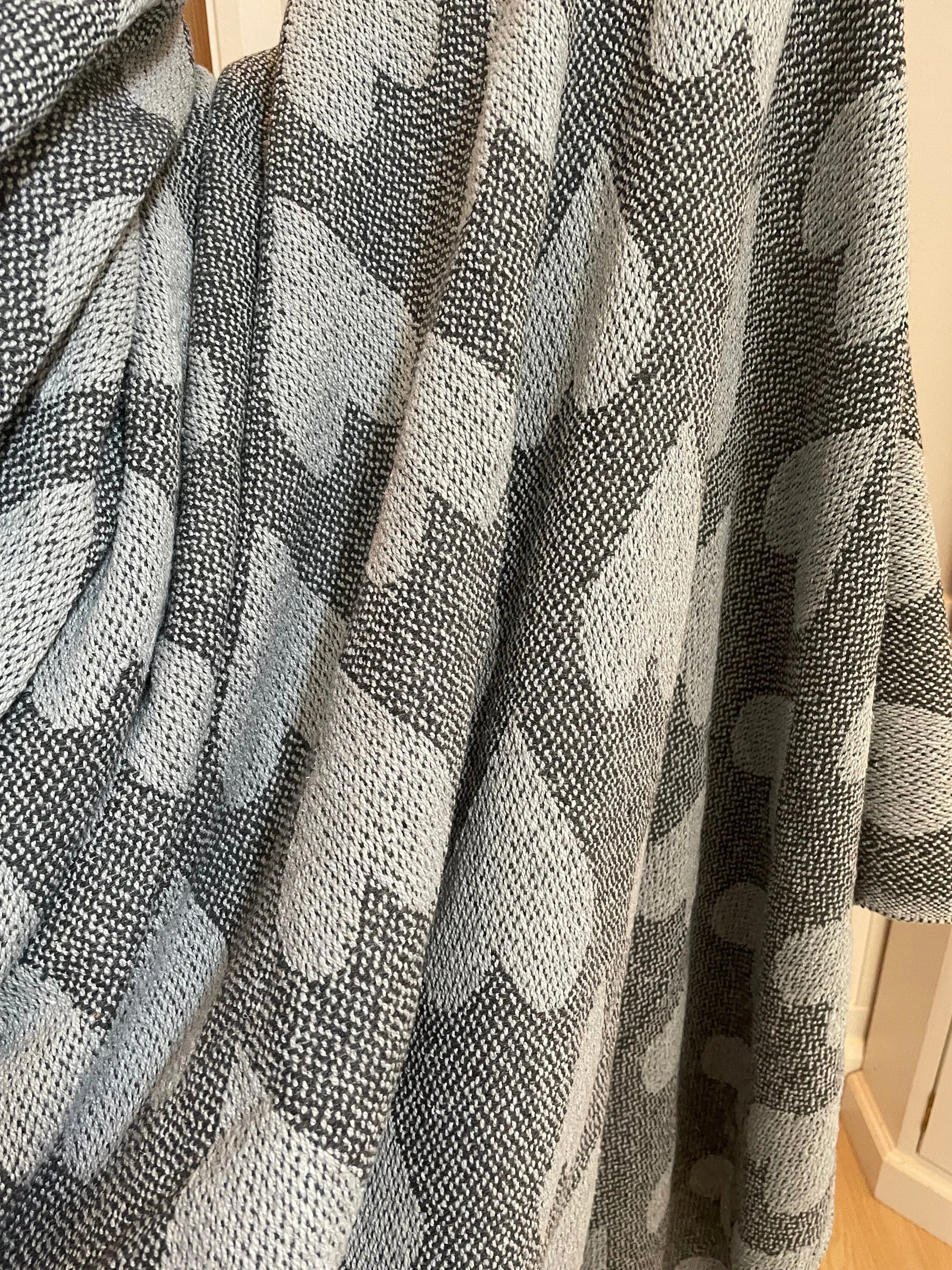 grey heart blanket big2.jpg