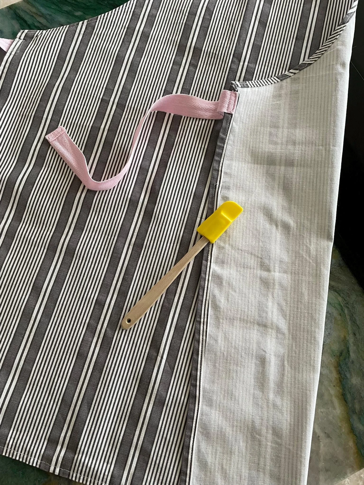 apron - pink strap3.jpg