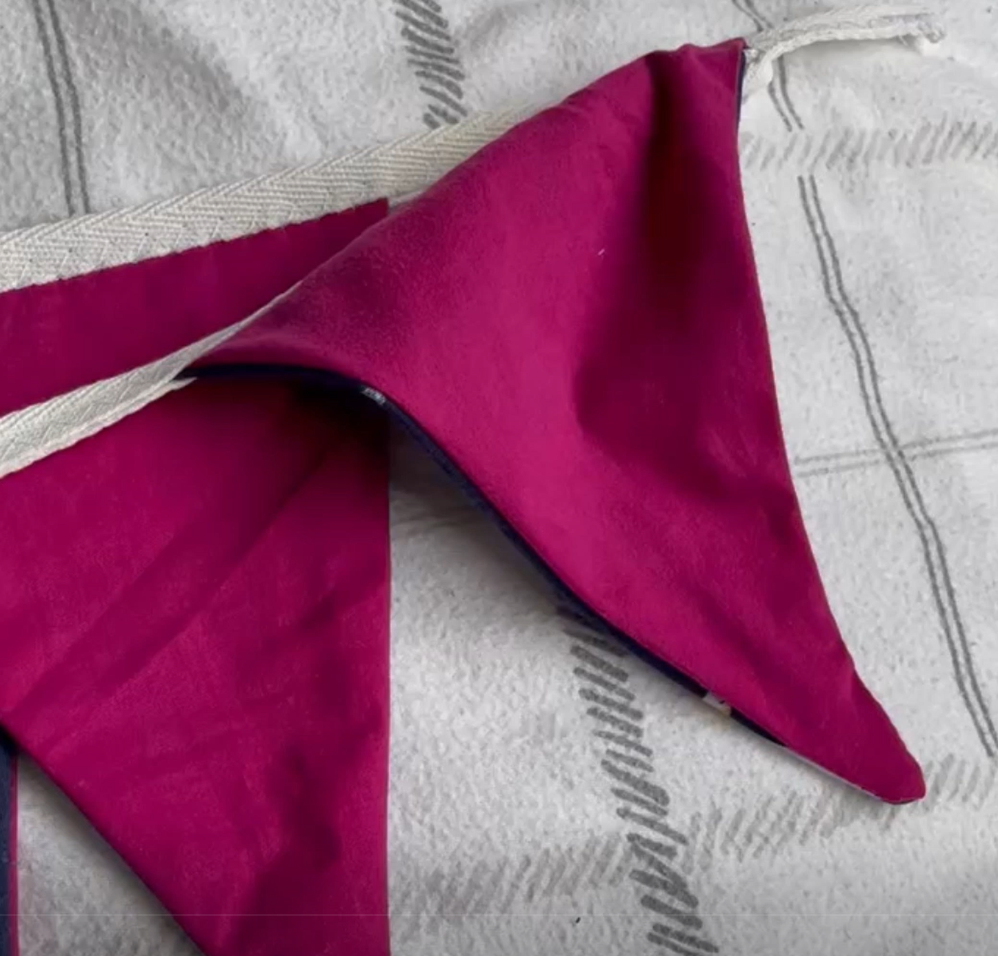 horse bunting pink.png