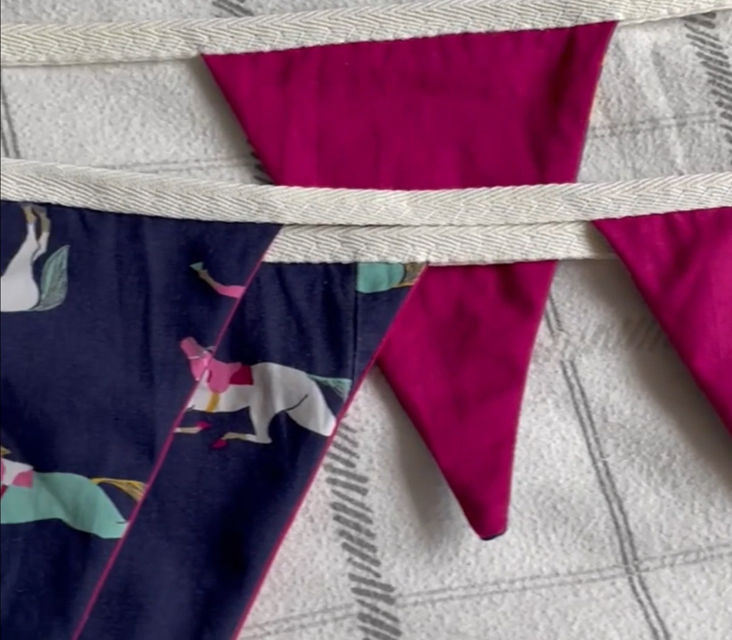 horse bunting string.png