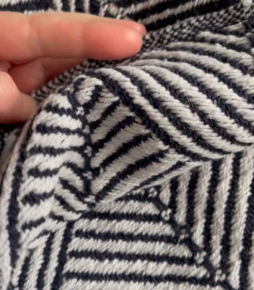 navy triangle zoom.png