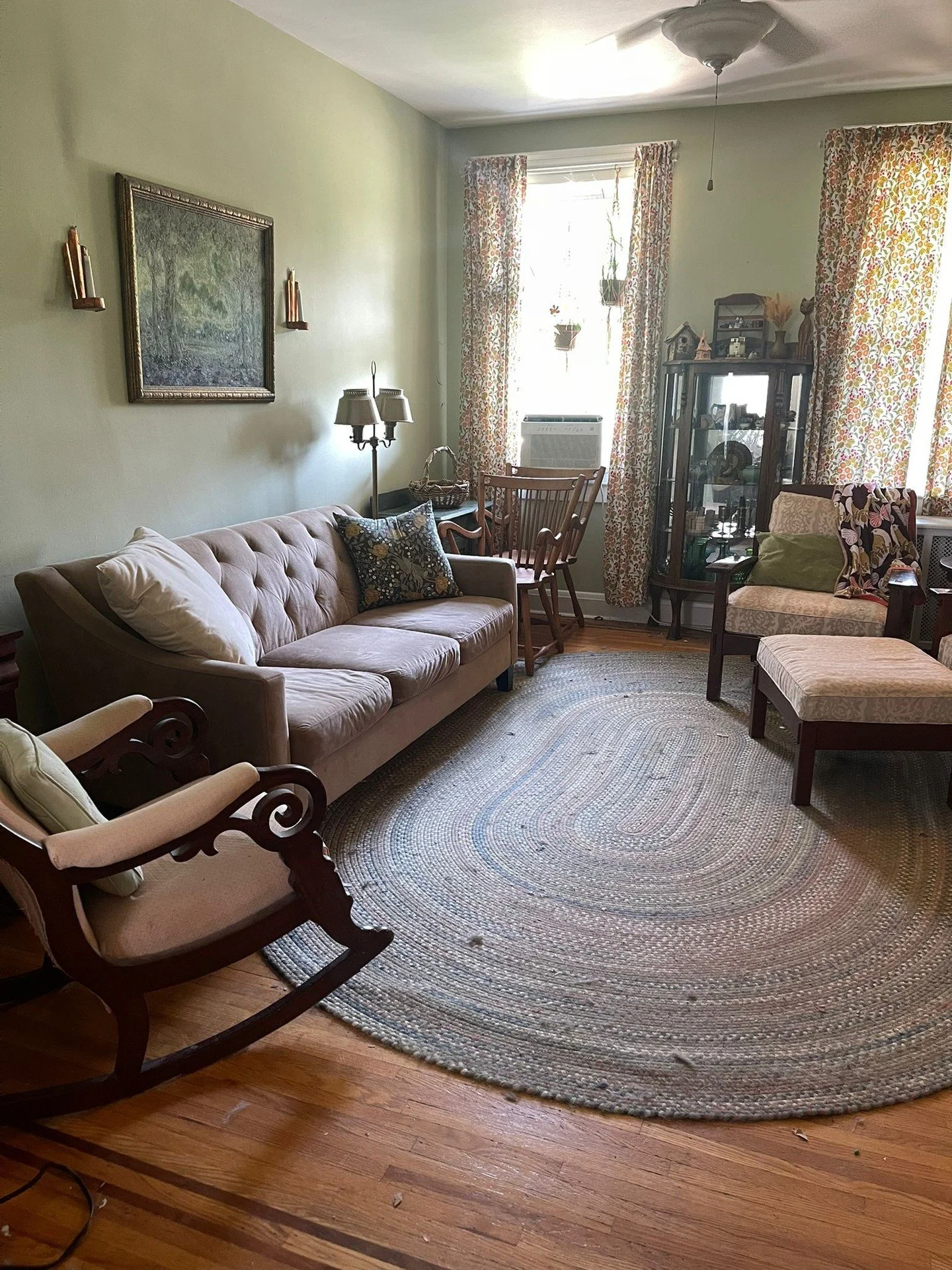 🌟 Living Room Refresh! 🌟

We transformed this living room in just one session! 🎉✨ A little organization goes a long way in making a space feel inviting and cozy for the whole family.

Check out the before and after pics to see the magic! 🪄✨ If yo