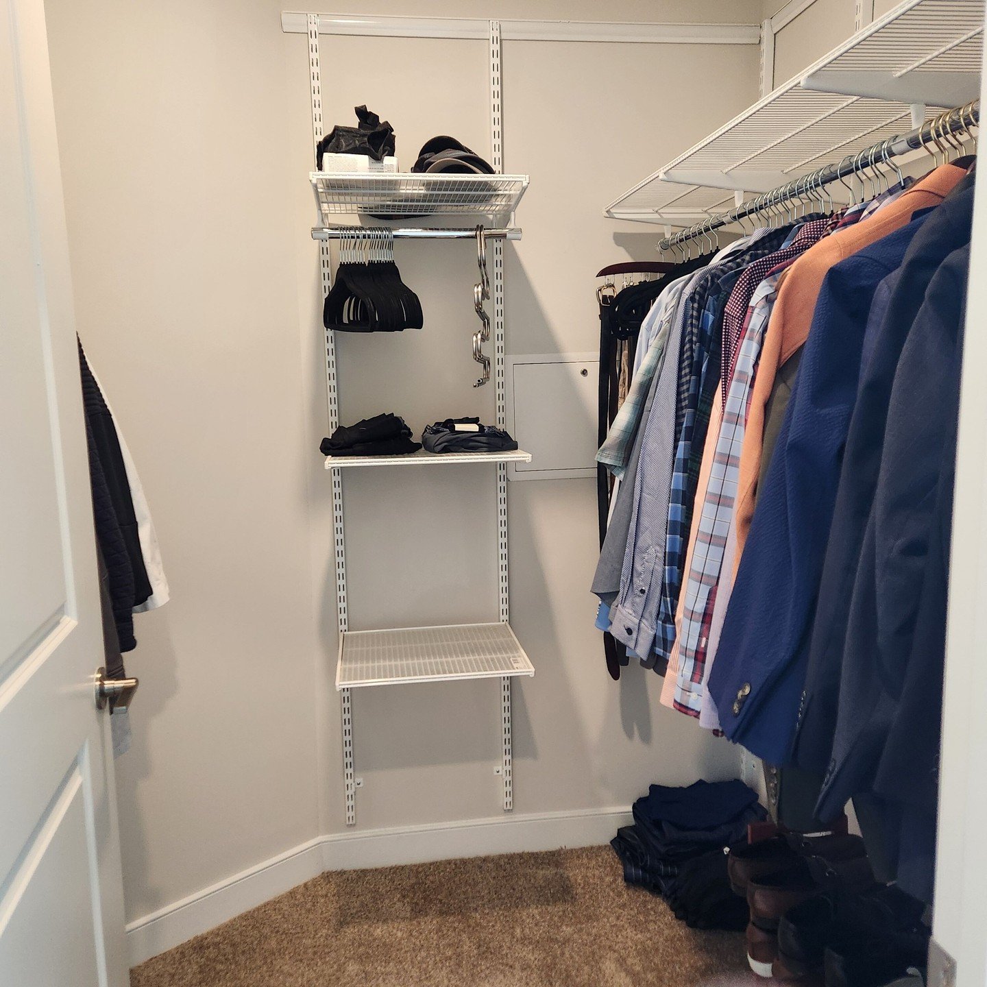 ✨ Check out the amazing revamp of his master closet! ✨ Now, all the clothes are organized by category and color-coded, making it super easy to find what he wants to wear. It looks great and feels so much more spacious! 🧥👖🌈 
#ClosetMakeover #Organi