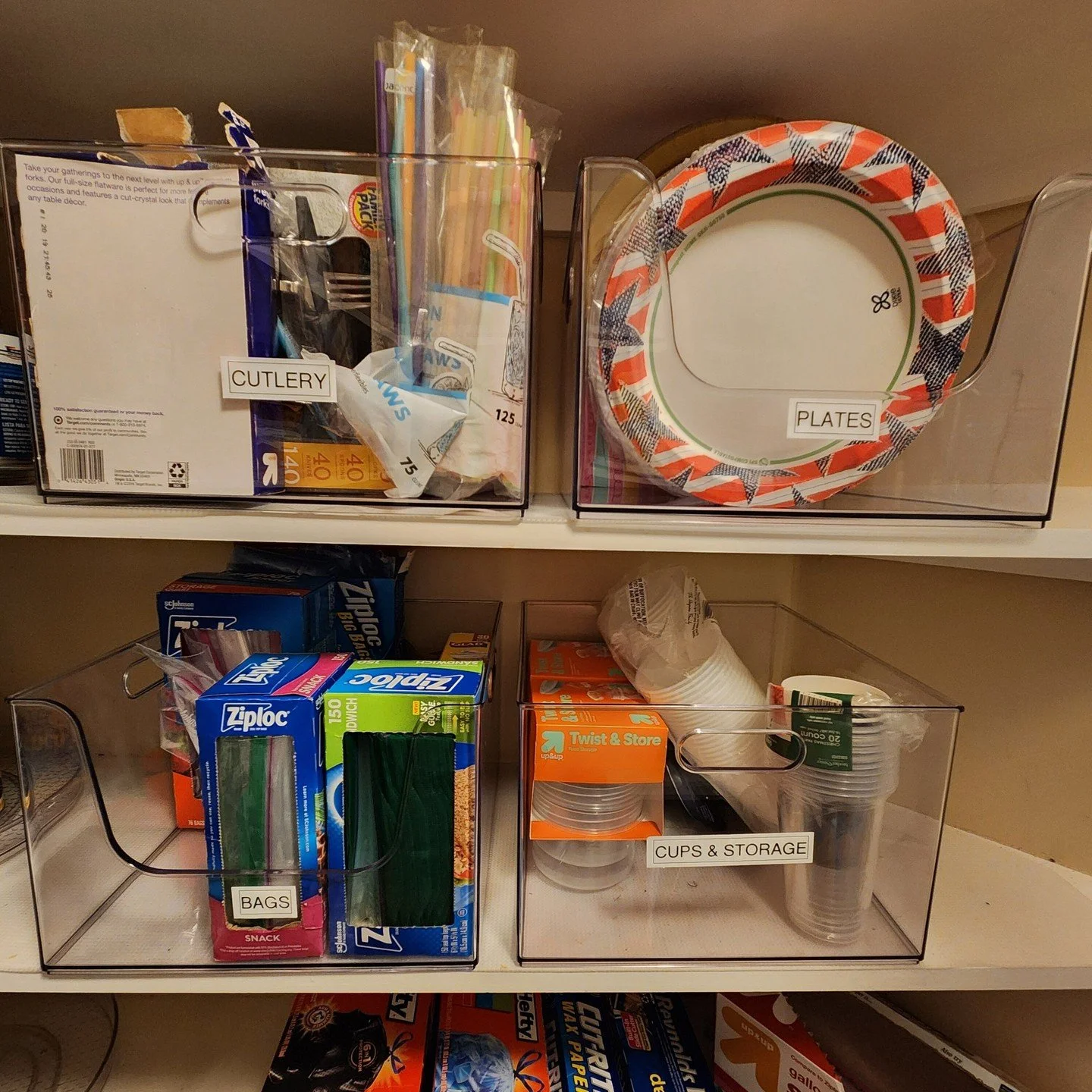 ✨ Pantry Makeover: Before &amp; After! ✨ First, we cleared out all the expired and old food&mdash;wow, that freed up so much space! Then we grouped similar items together in labeled bins. Now everything is easy to find, and the pantry looks amazing! 
