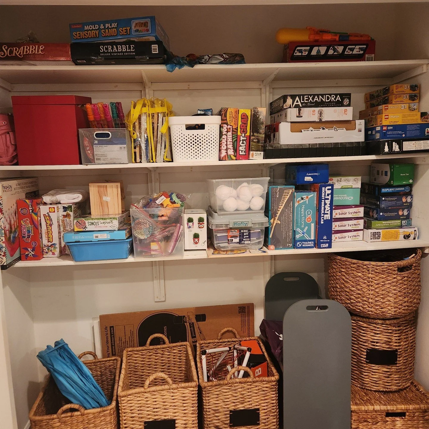✨ Toy Closet Transformation: Before &amp; After! ✨ Check out this incredible makeover! We went from cluttered chaos to a neat, organized space where every toy has its place. Now it&rsquo;s easy to find favorite toys, and clean-up is a breeze! 🧸🎨 
#