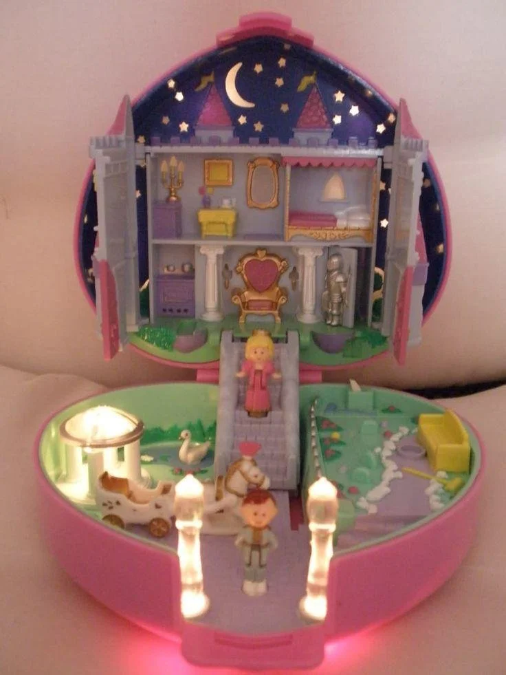 My inspo: Polly Pocket & Tamagotchis; the
enchantment of little worlds that you can
hold in the palm of your hand. Carry them
with you.