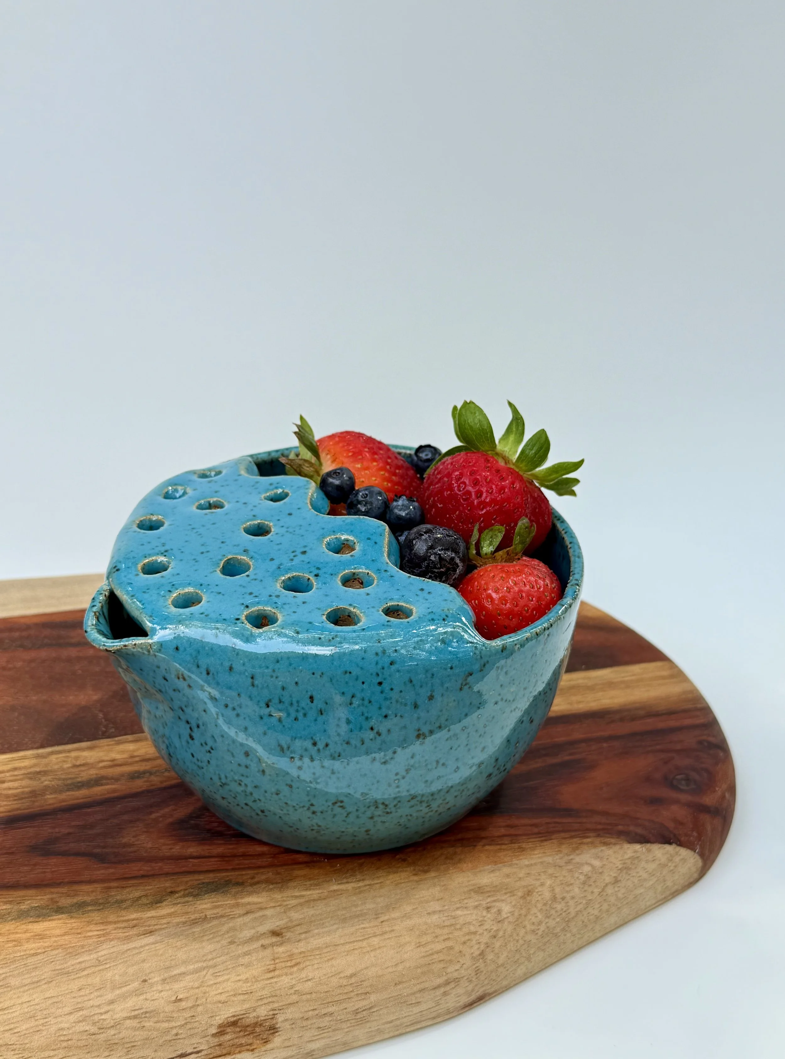 Berry Strainer Bowl - Blue