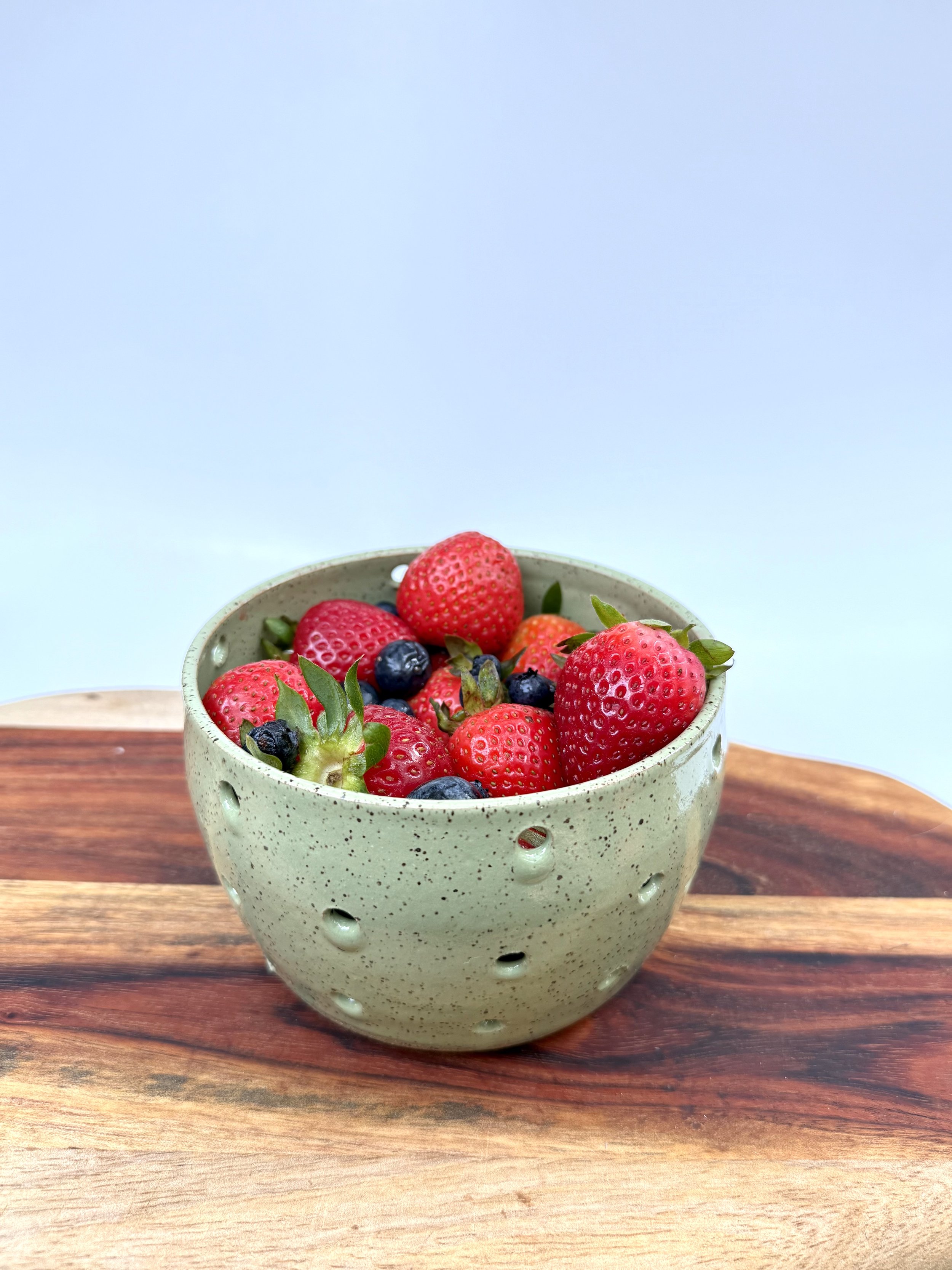 Berry Colander Bowl - Sage