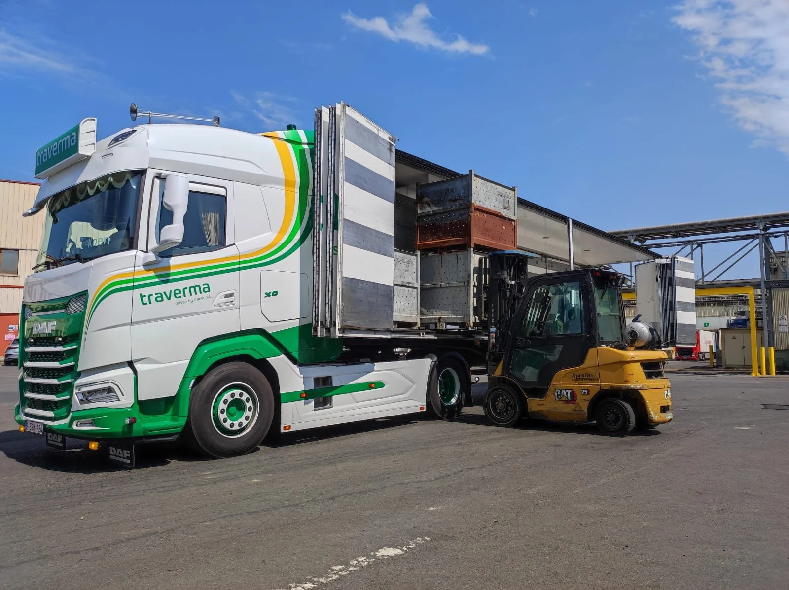 Ekeri transport opleggers voor gekoeld transport met gemakkelijk laden Traverma