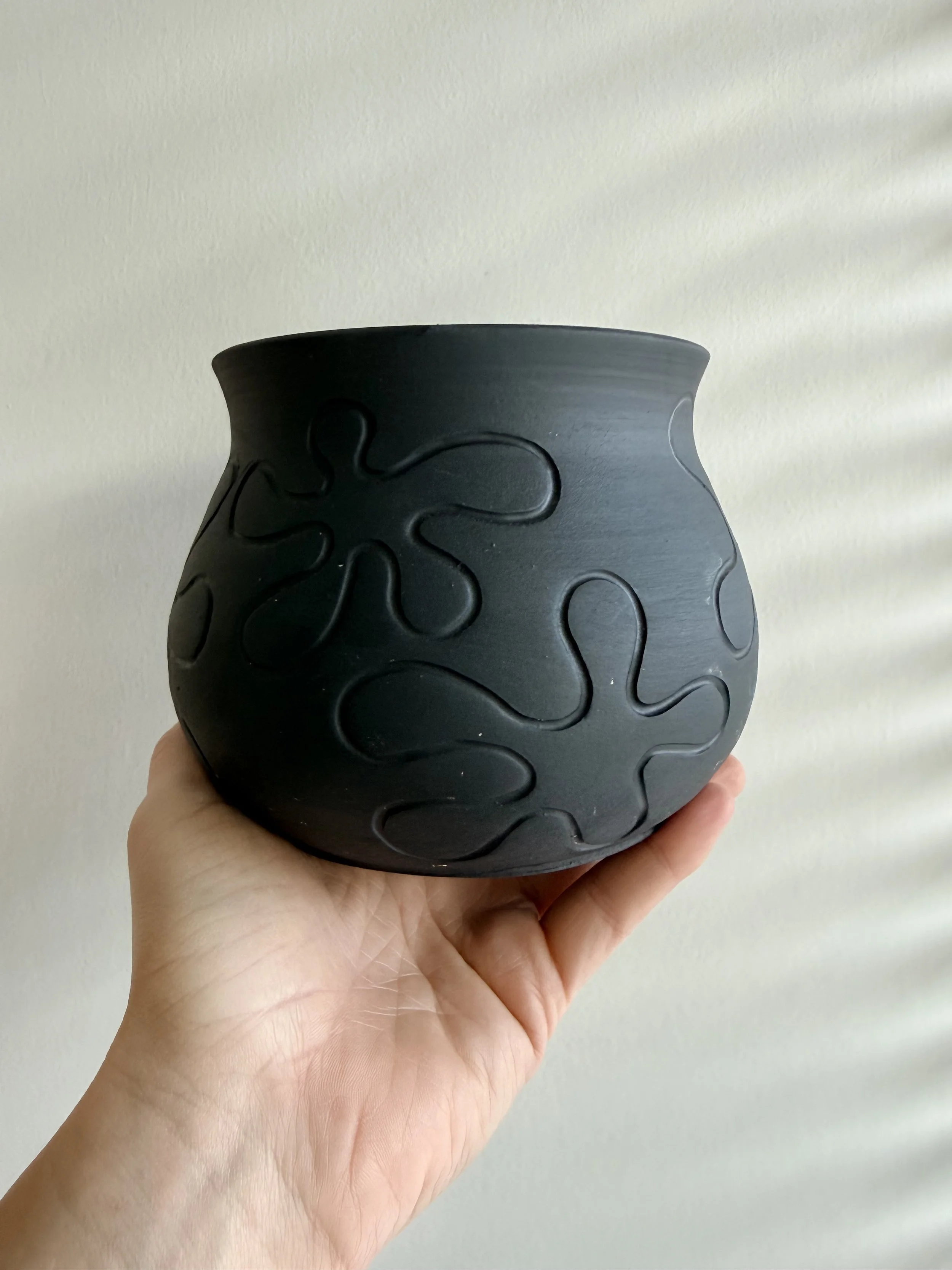 Obsidian Carved Wonky Floral Planter