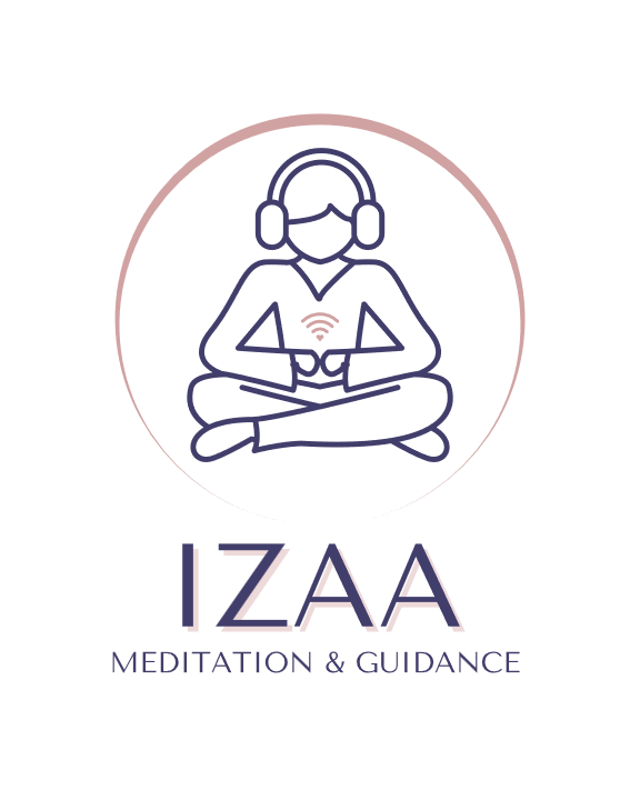 Icône stylisée d'une personne méditant, assise en position du lotus, portant un casque avec un symbole de Wi-Fi ou de signal au niveau du cœur, entourée d'un cercle, avec le texte "IZAA MEDITATION & GUIDANCE" en dessous.