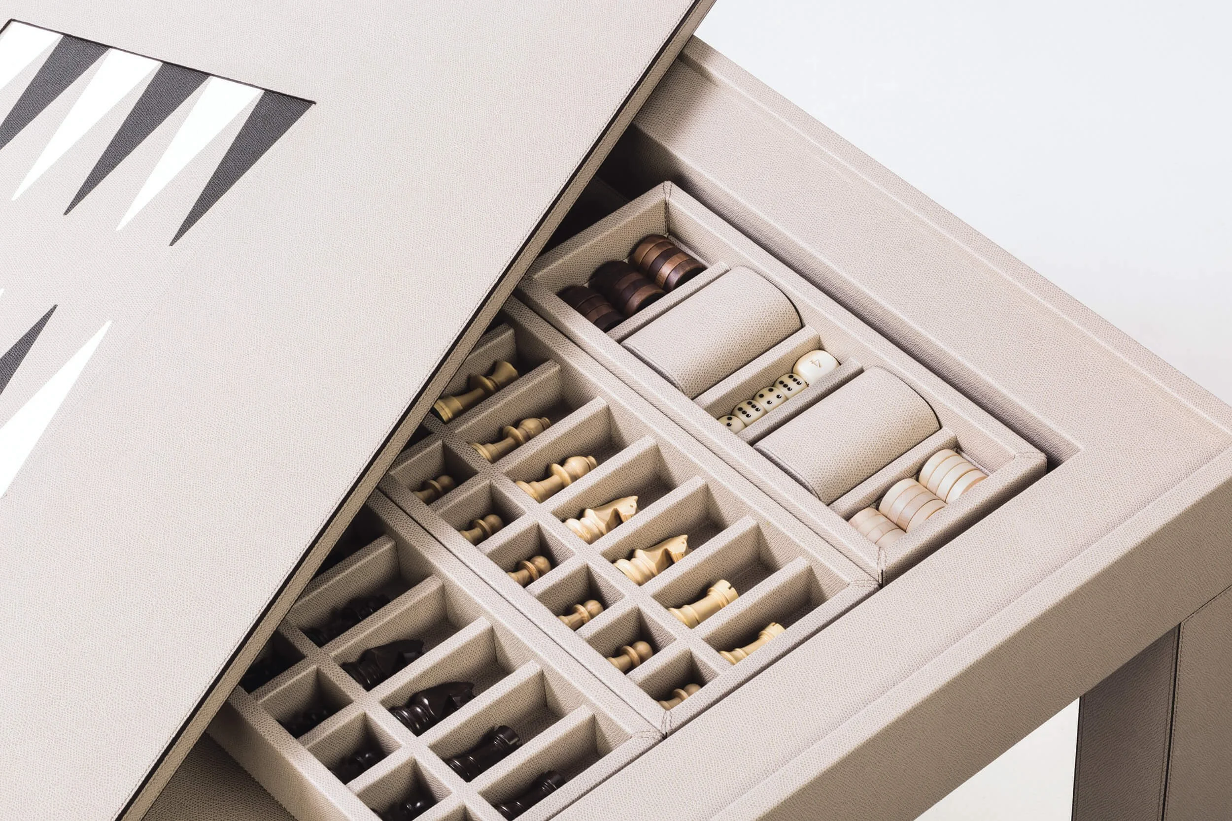 Giobagnara_FURNITURE_Game table_backgammon_chess_draughts_DETAIL02.jpg