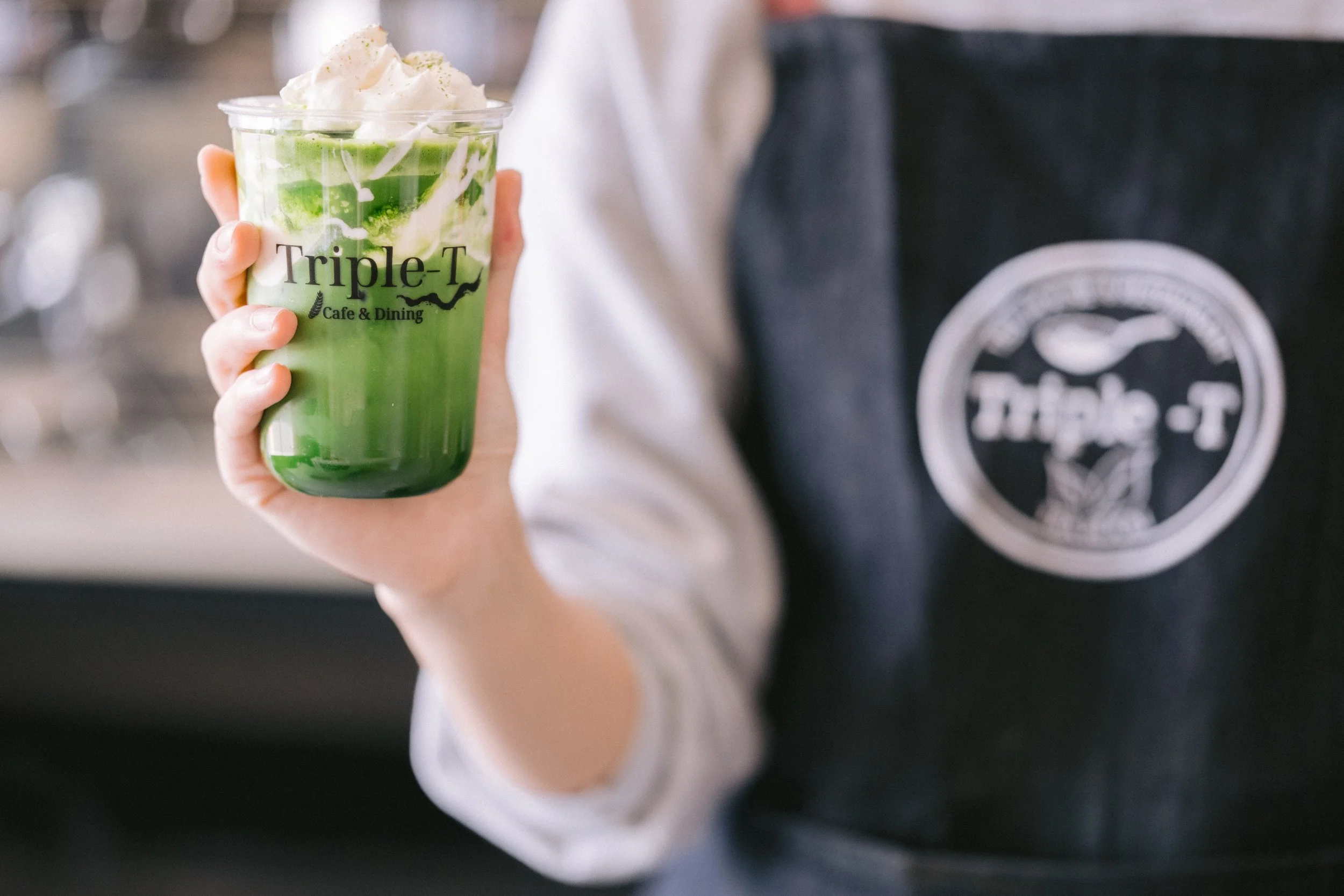 triple-t barista showing a matcha einspänner