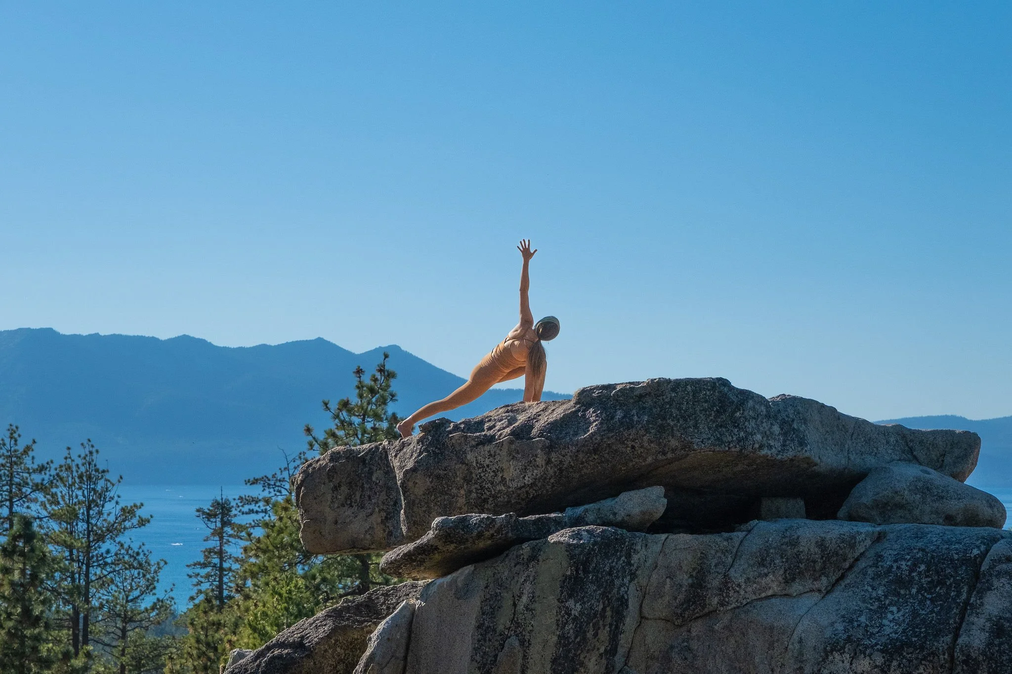 Guided nature immersion hike during a spring retreat in Lake Tahoe