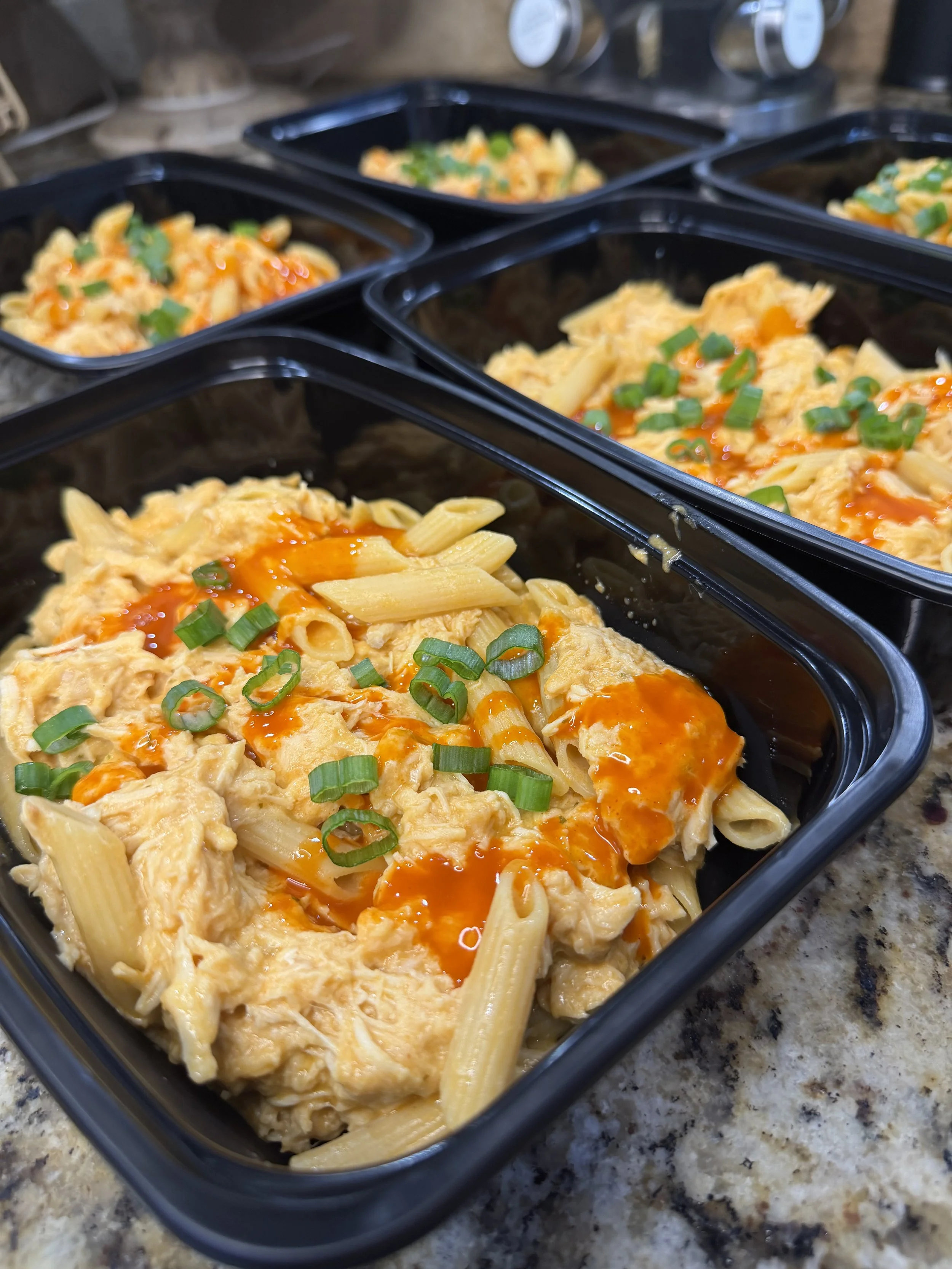 High-Protein Buffalo Chicken Mac &amp; Cheese (Meal Prep)