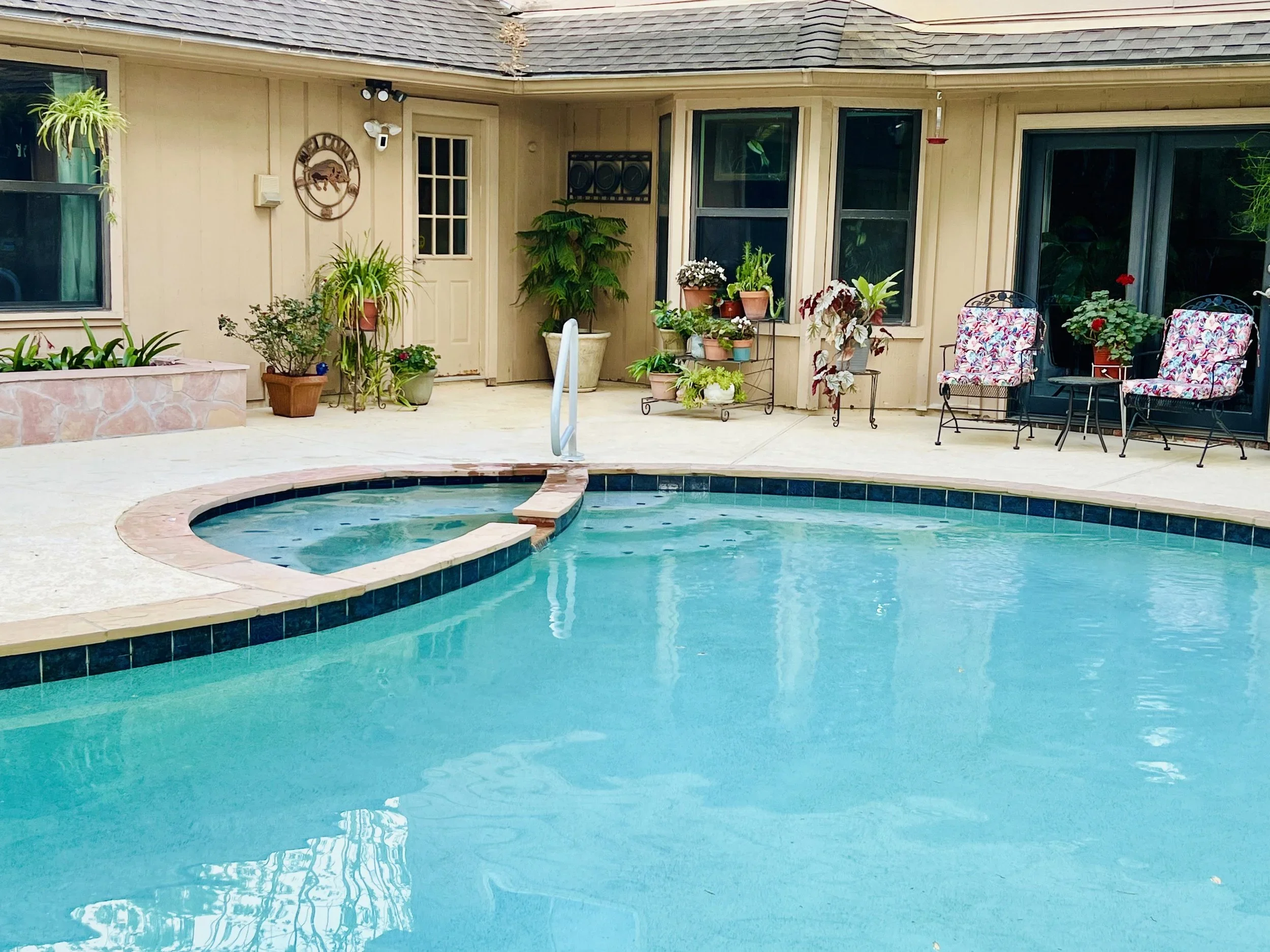10 Signs Your Pool Needs a Remodel