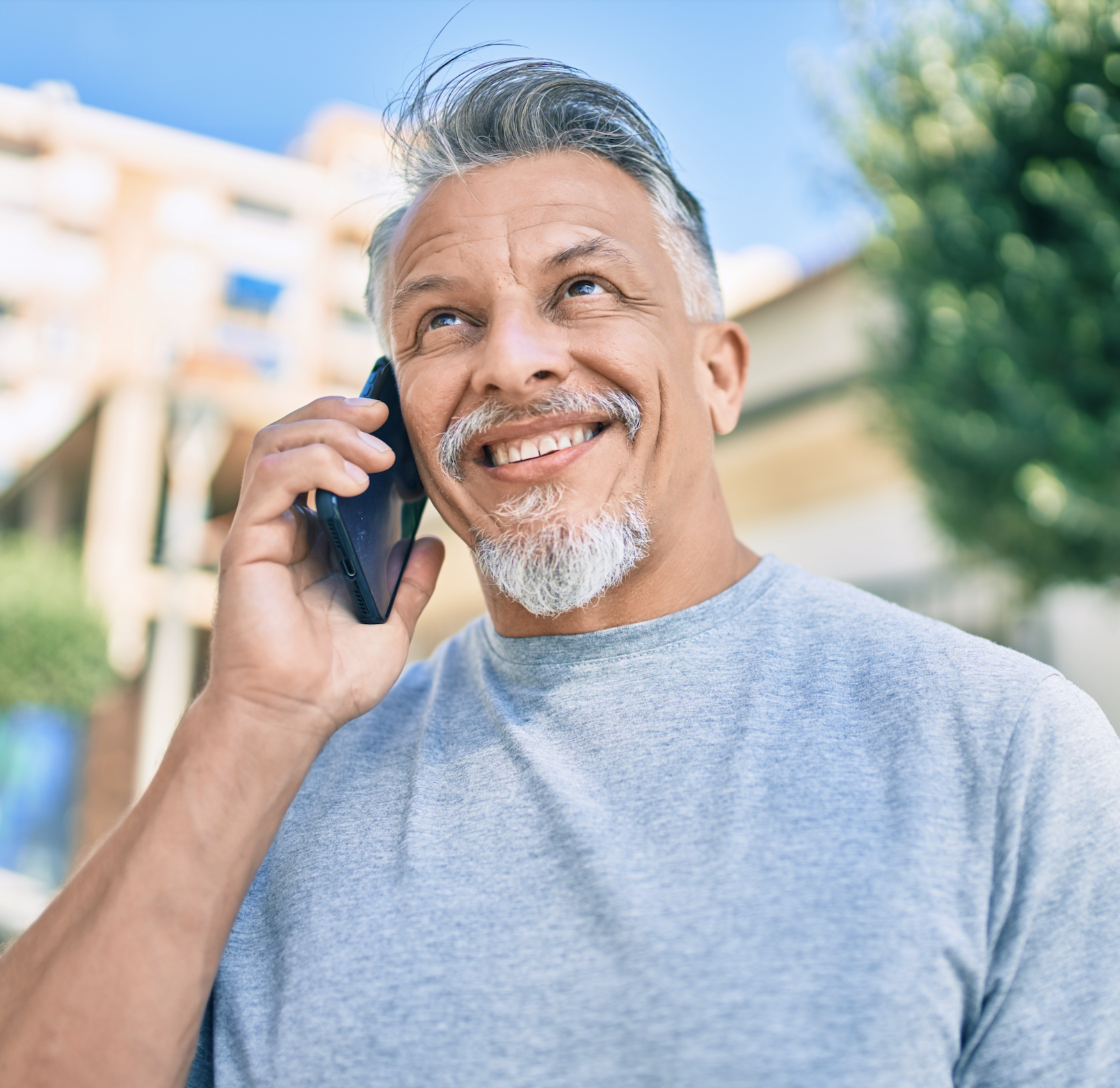 Man on phone for a complimentary call with Davena Norris.