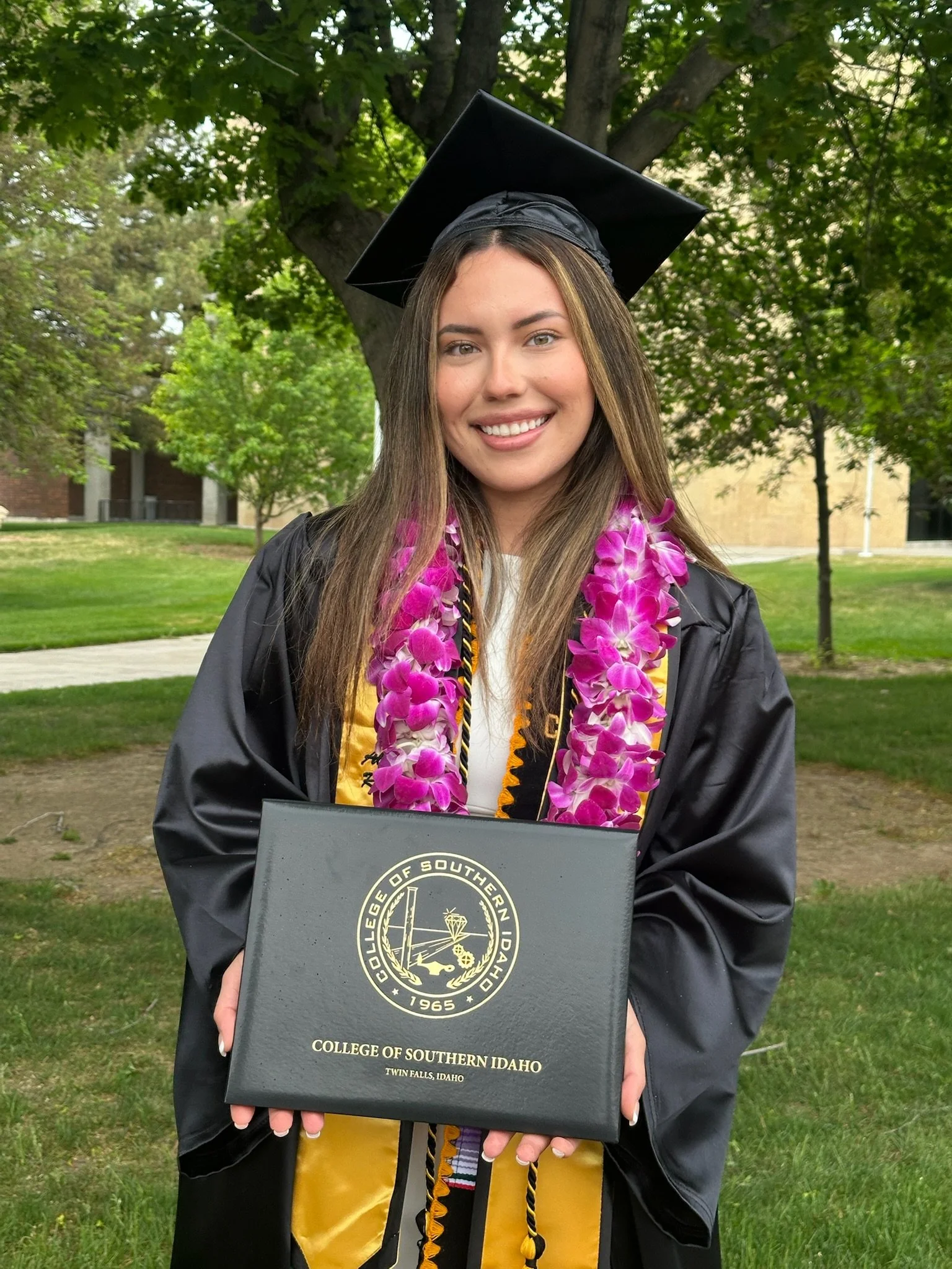 Far + Wise offers college scholarships for Lewis Scholar Students who complete the program.