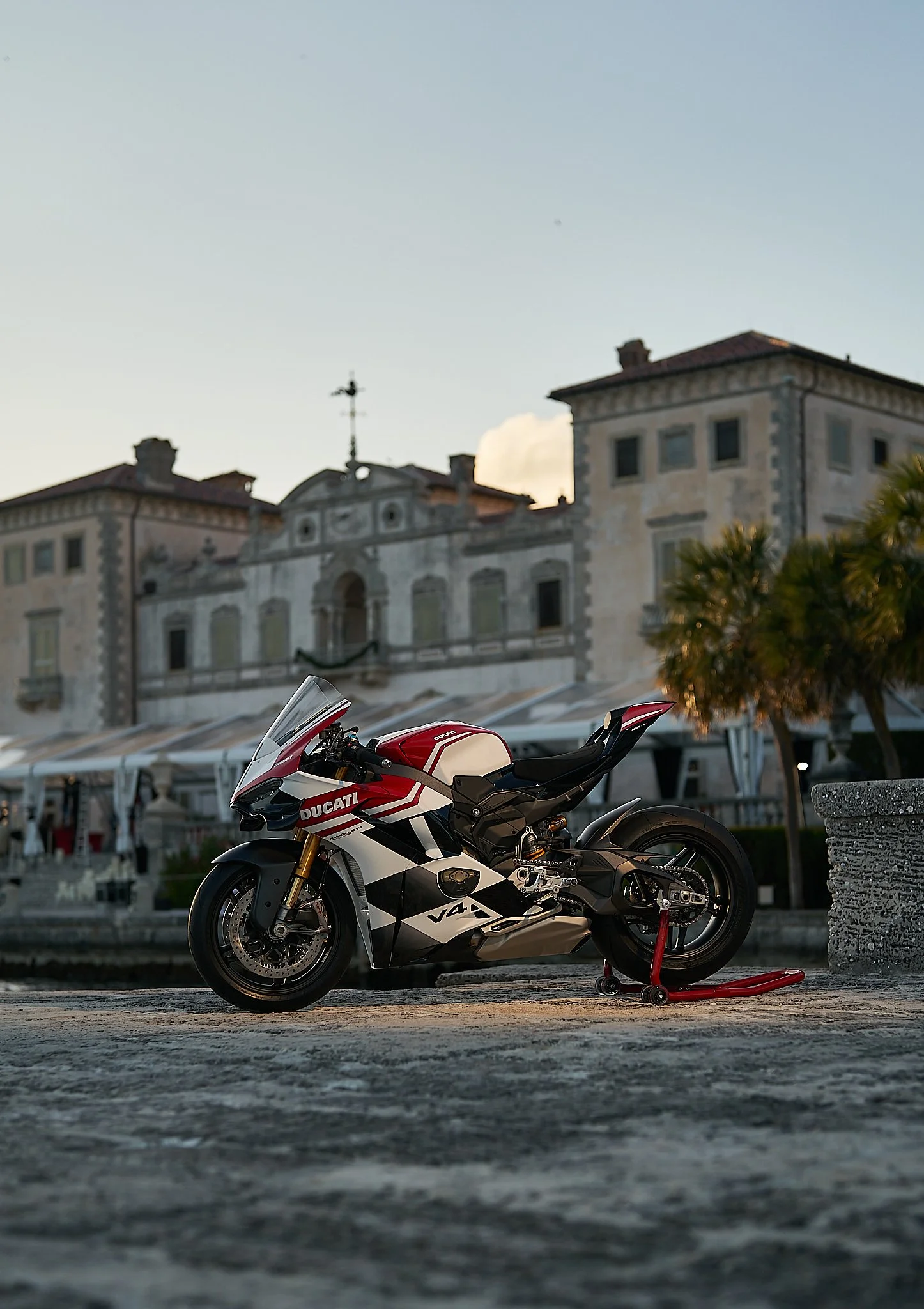 24024 Ducati Miami 1070.jpg