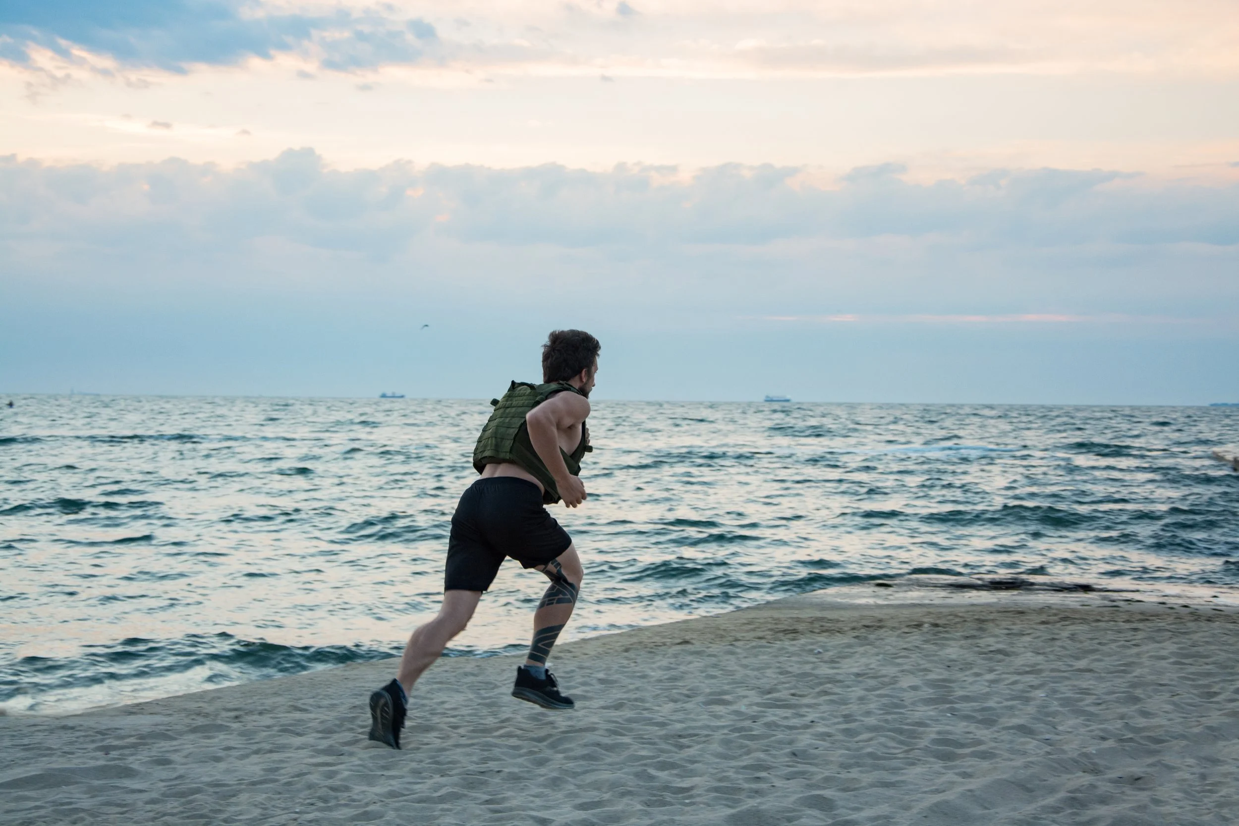 Training When Traveling: How to Stay on Track Without a Gym