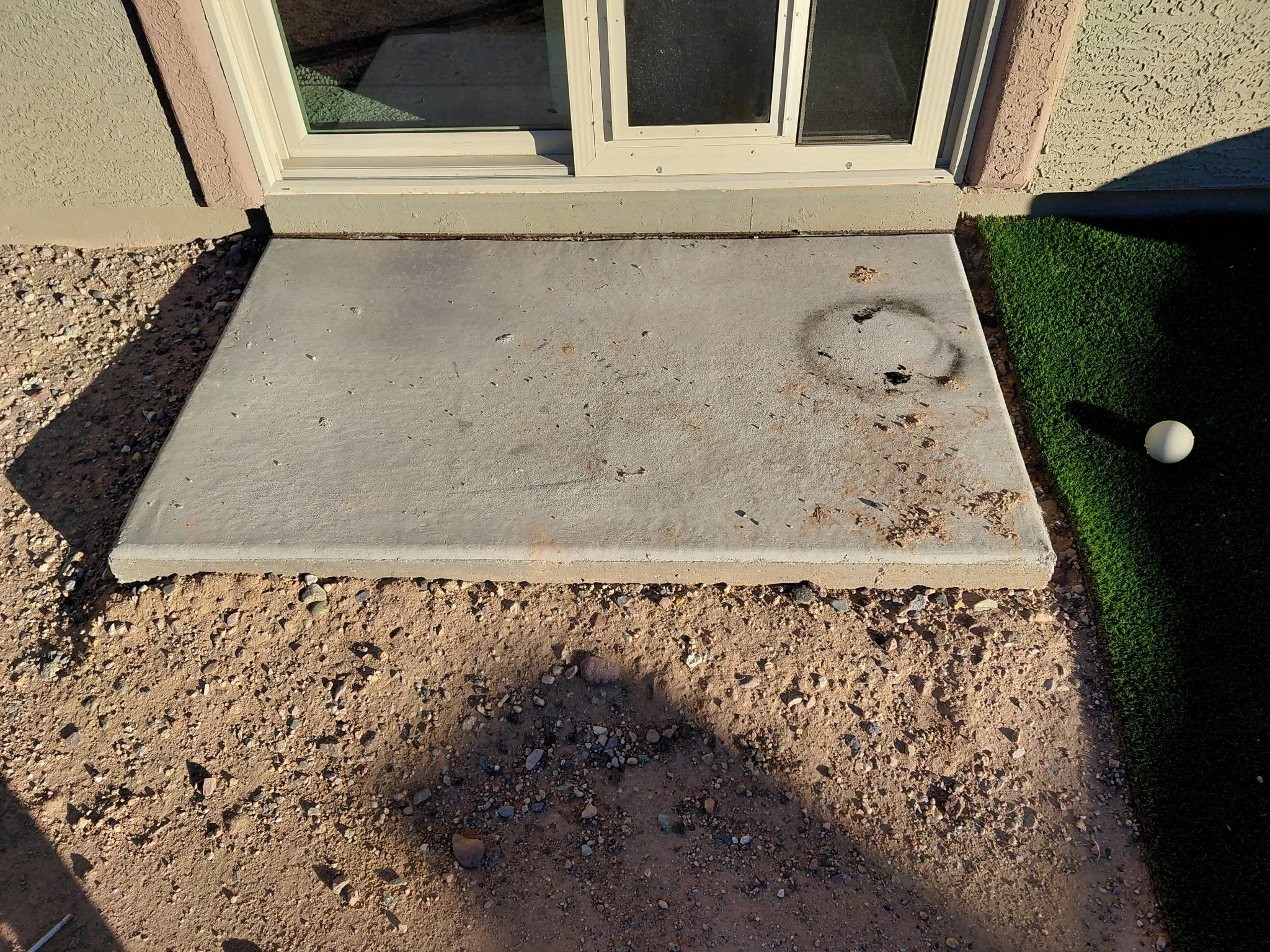 Construction & renovation debris removal in Phoenix AZ. Dump trailer rentals or full-service hauling available. Insured & bonded.