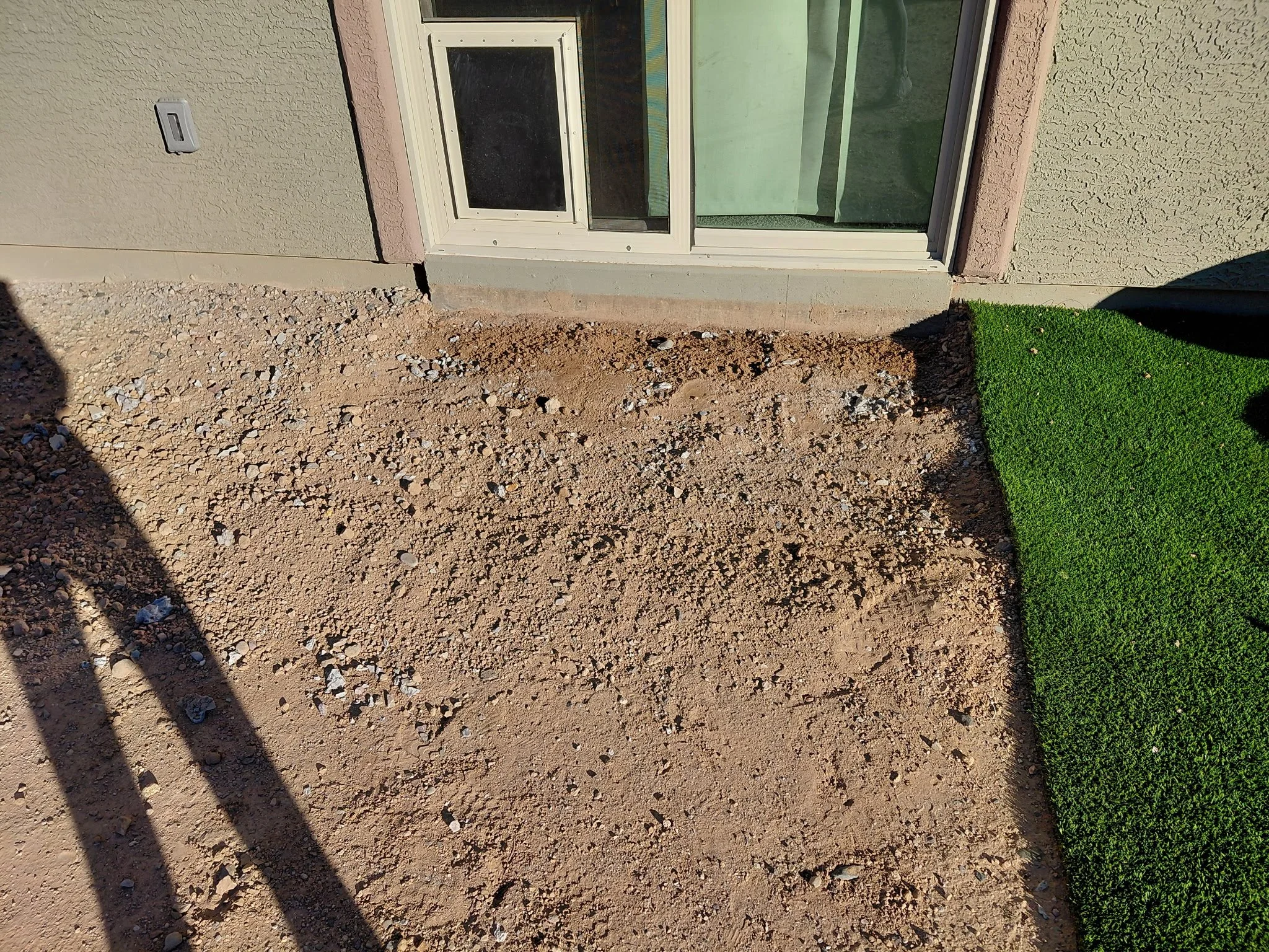 Construction & renovation debris removal in Phoenix AZ. Dump trailer rentals or full-service hauling available. Insured & bonded.