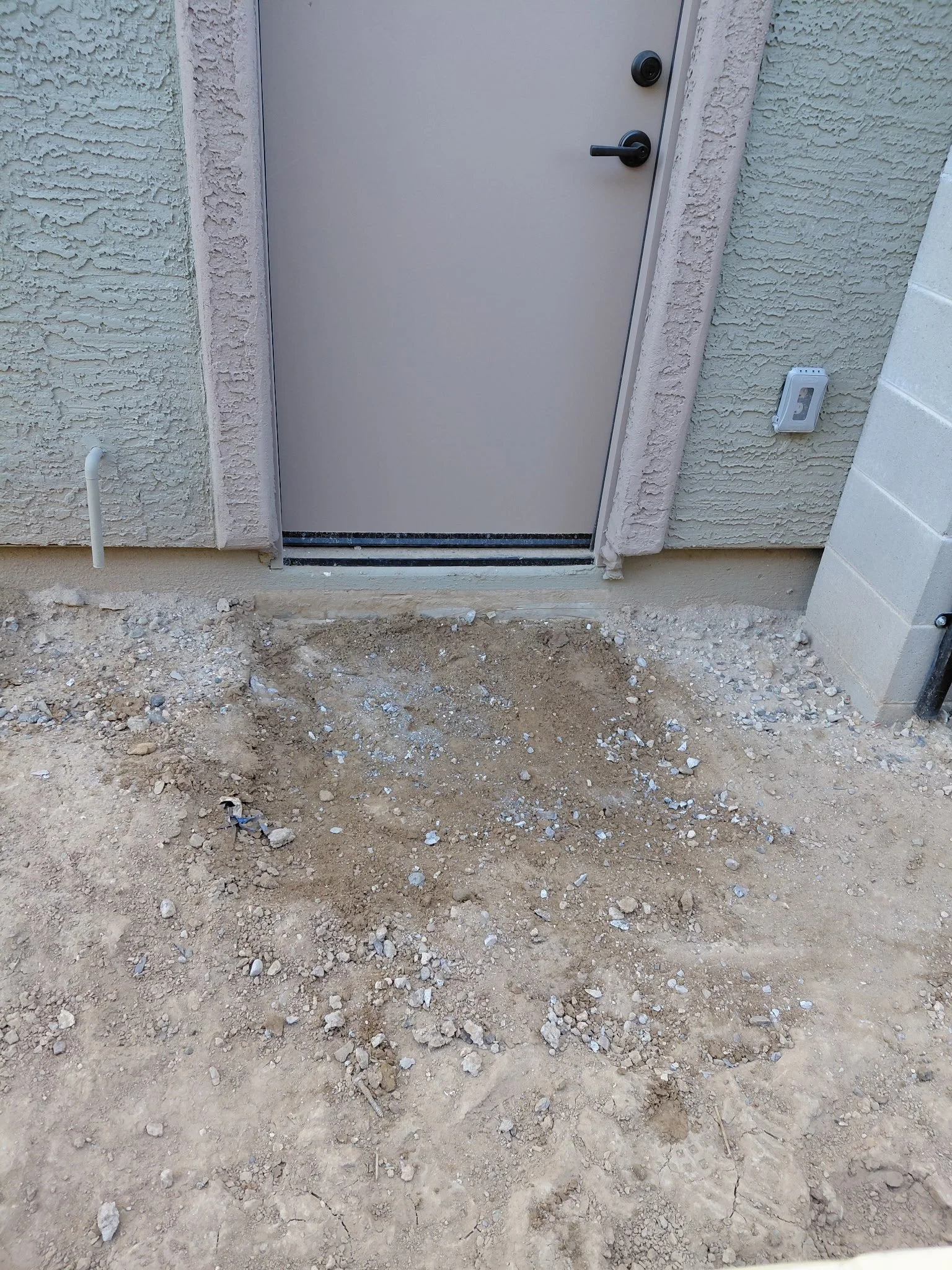 Professional dump trailer hauling for debris, dirt, rock & construction waste in Phoenix AZ. Fast, reliable & insured service.